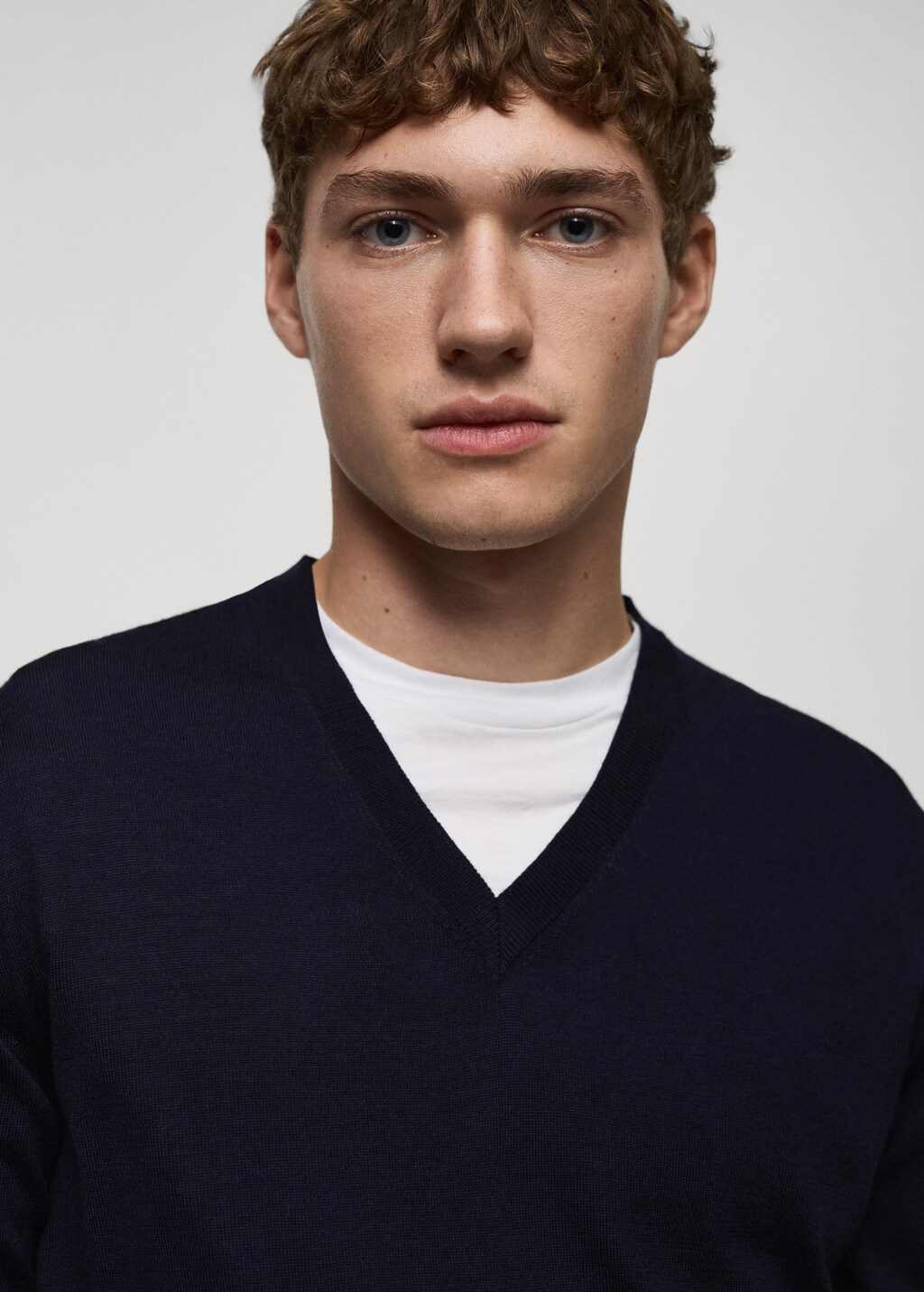 100% merino wool V-neck sweater - Black