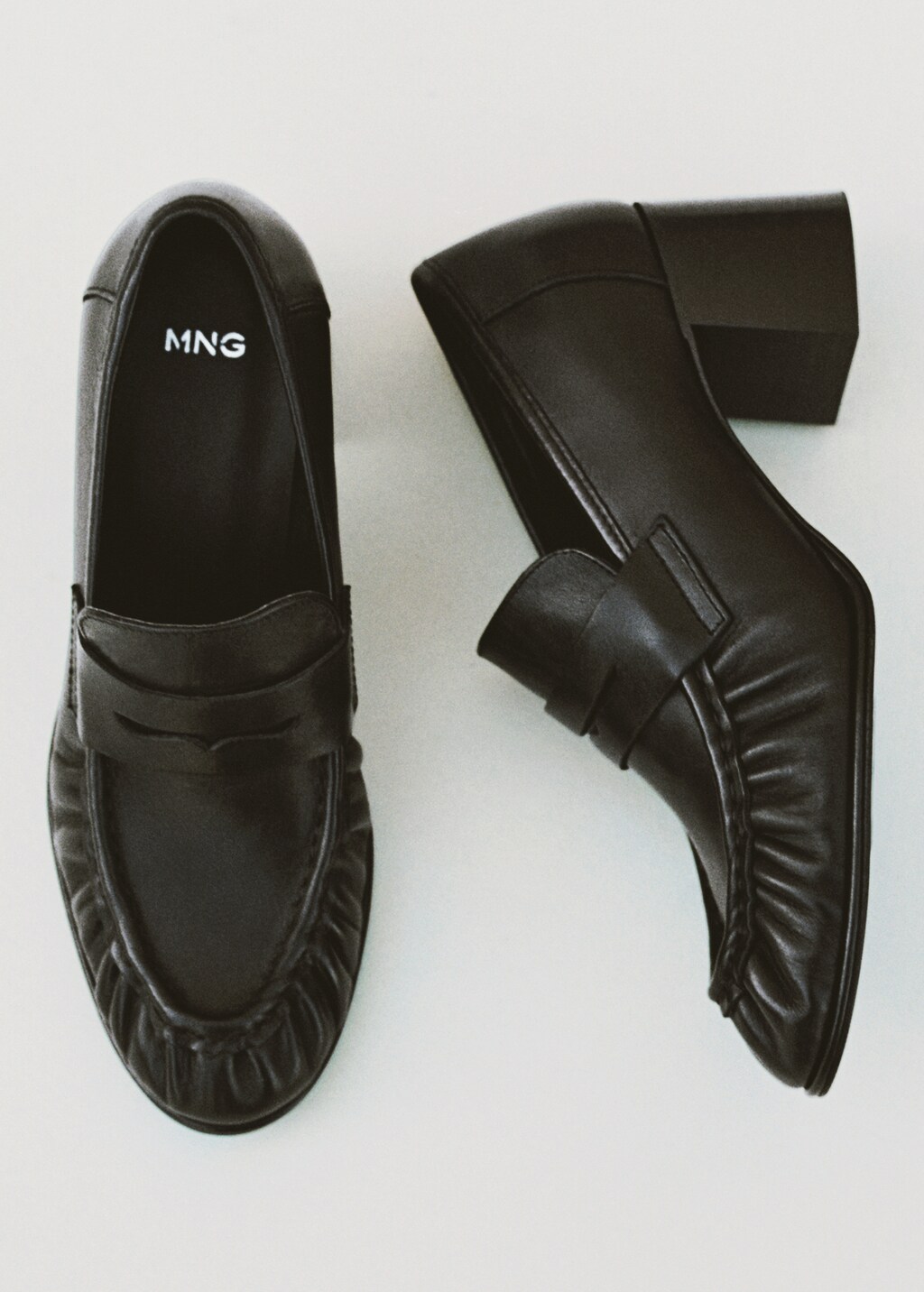 Heeled leather loafers with pleat detail - Black