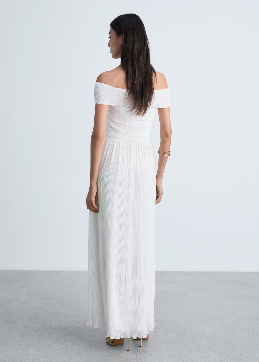 Off-the-shoulder pleated dress - White