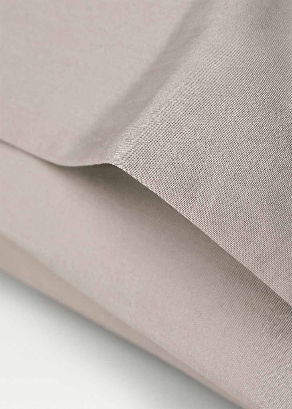 500-thread count cotton percale pillowcase with rounded piping detail, 50x75cm - Medium Brown