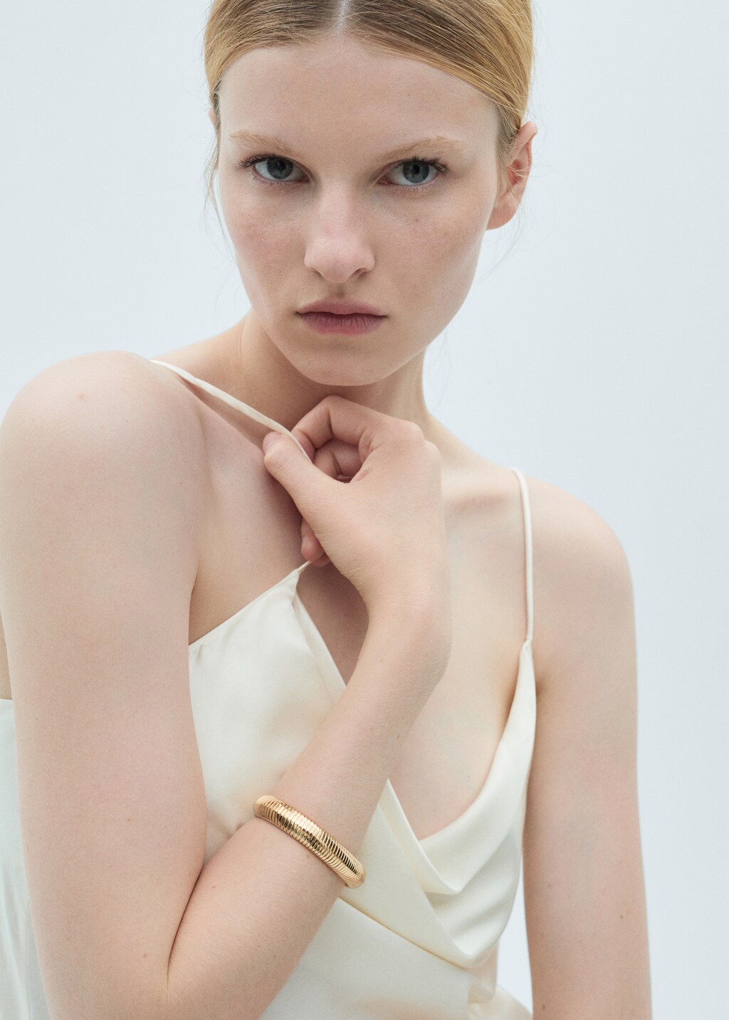 Rigid textured bracelet - Gold