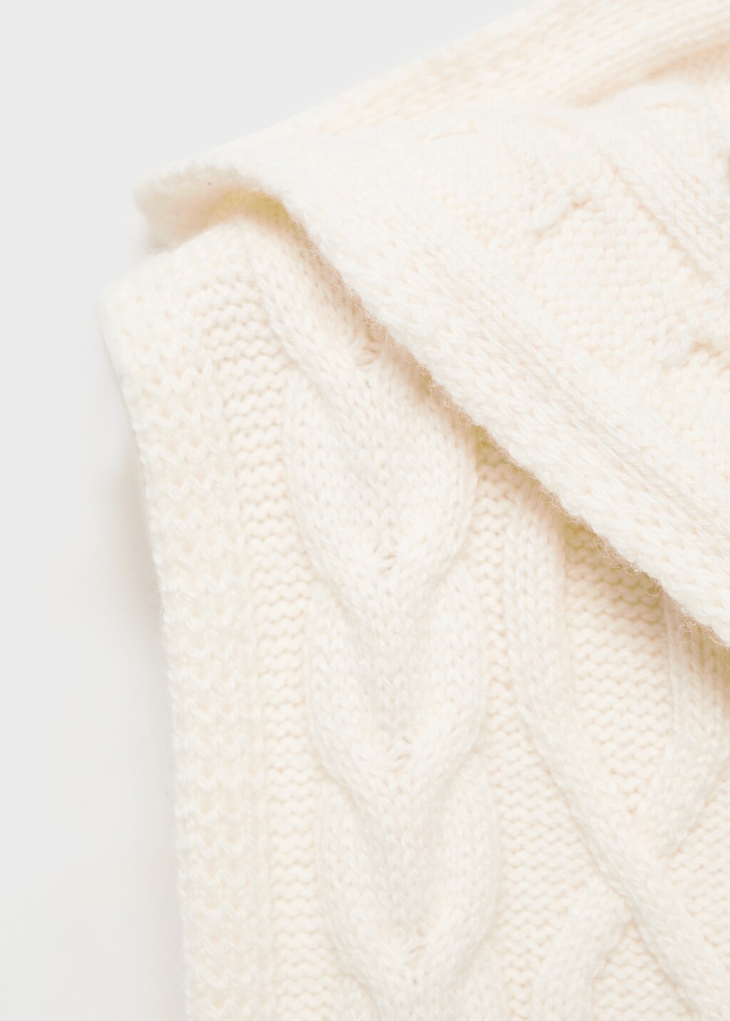 Cable-knit gilet with hood - Ecru