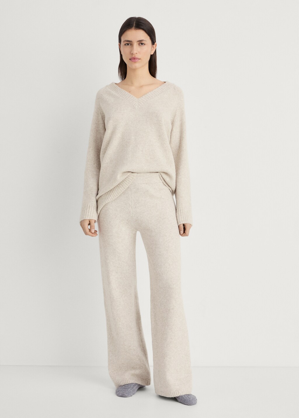 V-neck plain knitted sweater - Grey