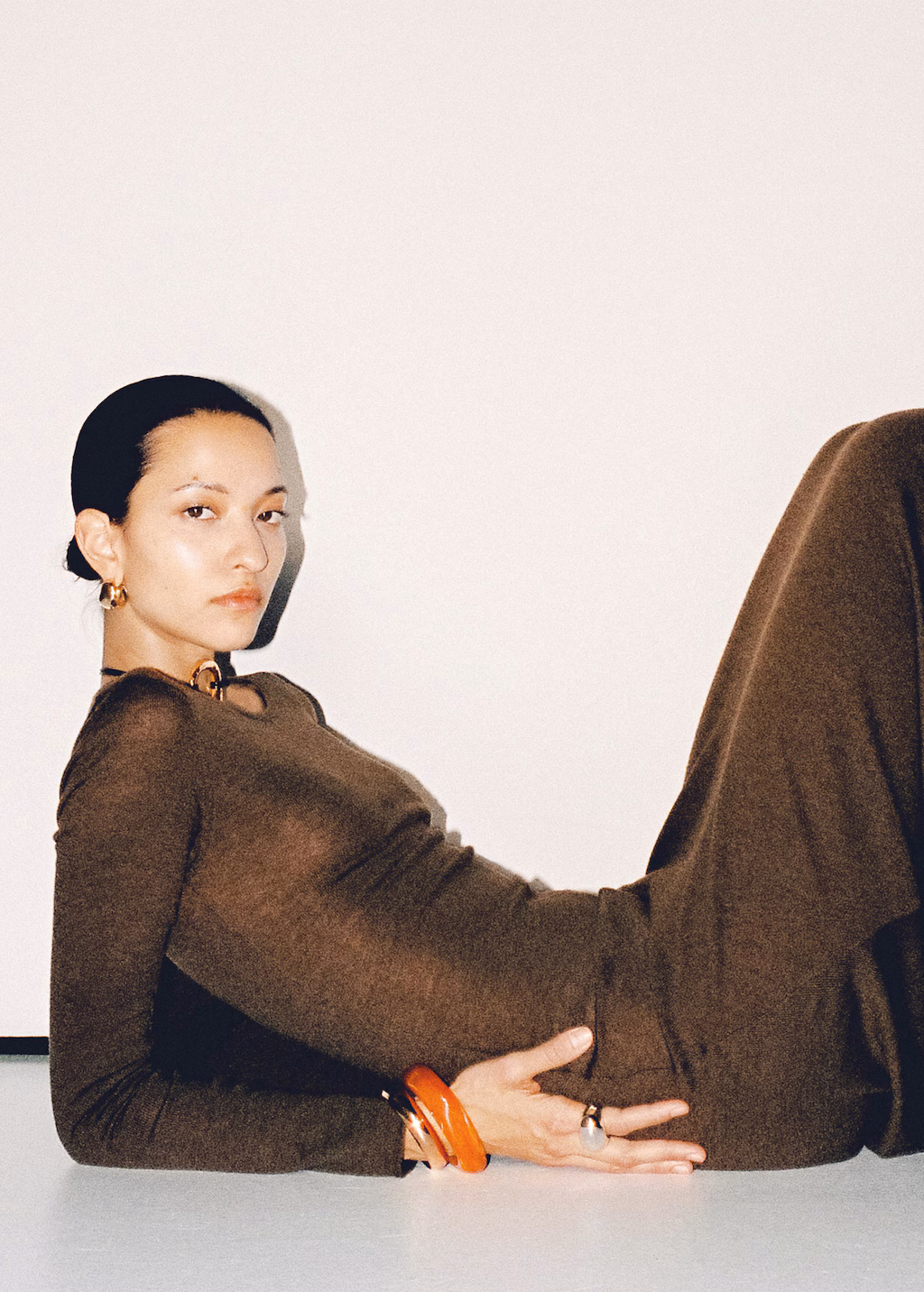 Asymmetrical low-knit dress - Caramel