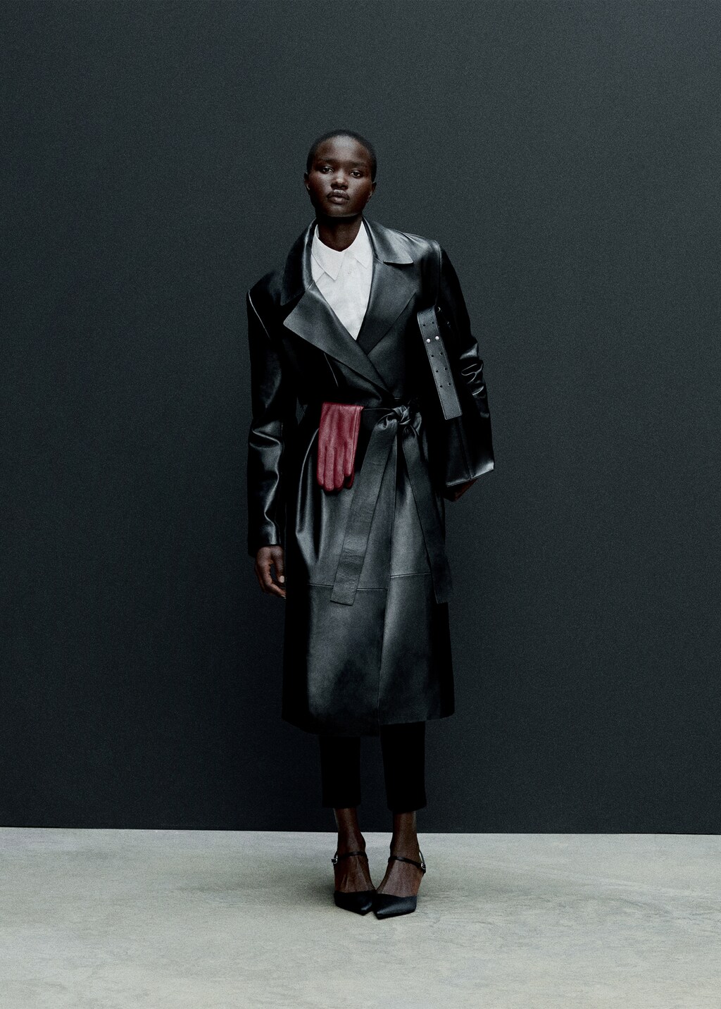 High-heeled shoes with straps - Black