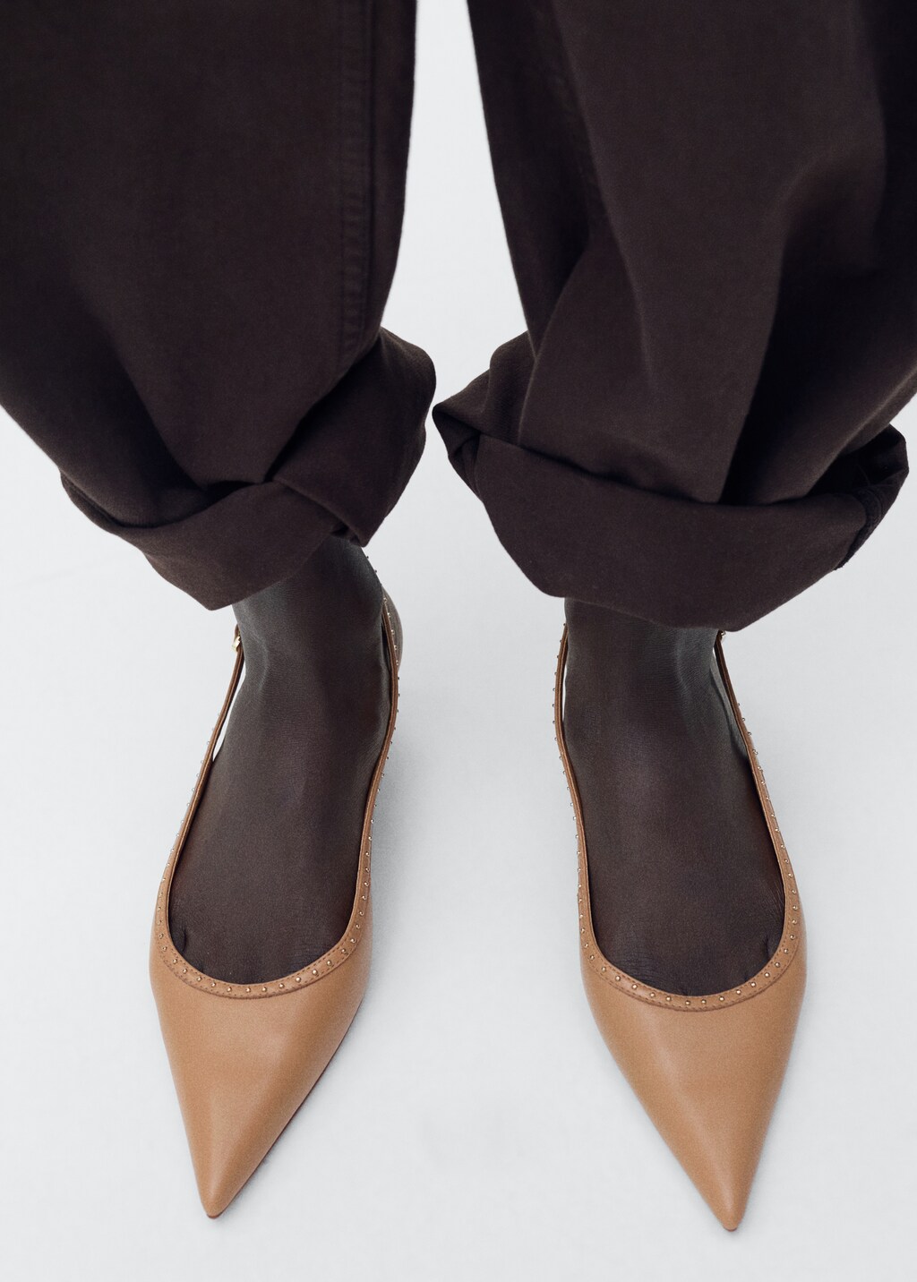 Kitten-heel shoes with stud detail - Medium Brown