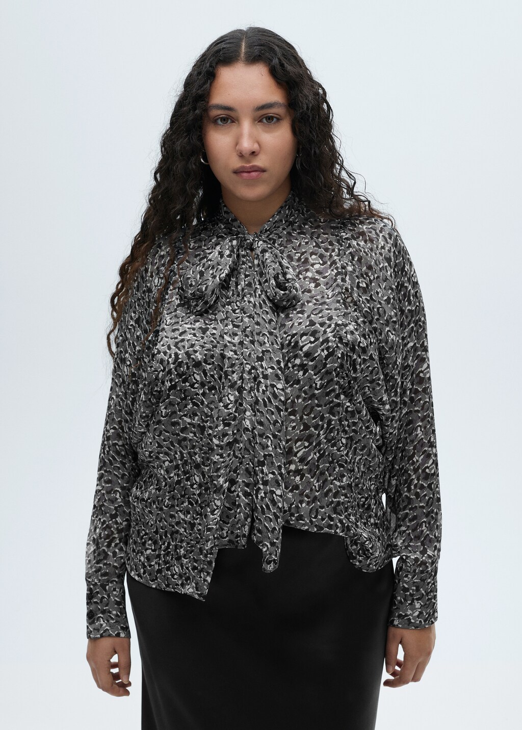 Leopard-print blouse with collar and bow - Black