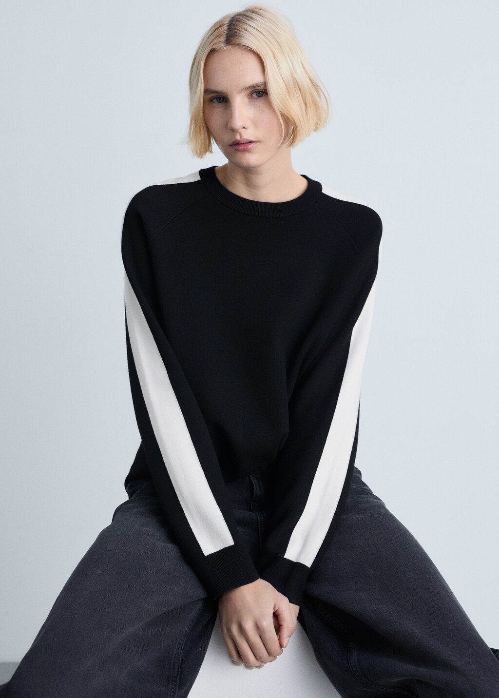 Contrasting stripe knitted sweater - Black