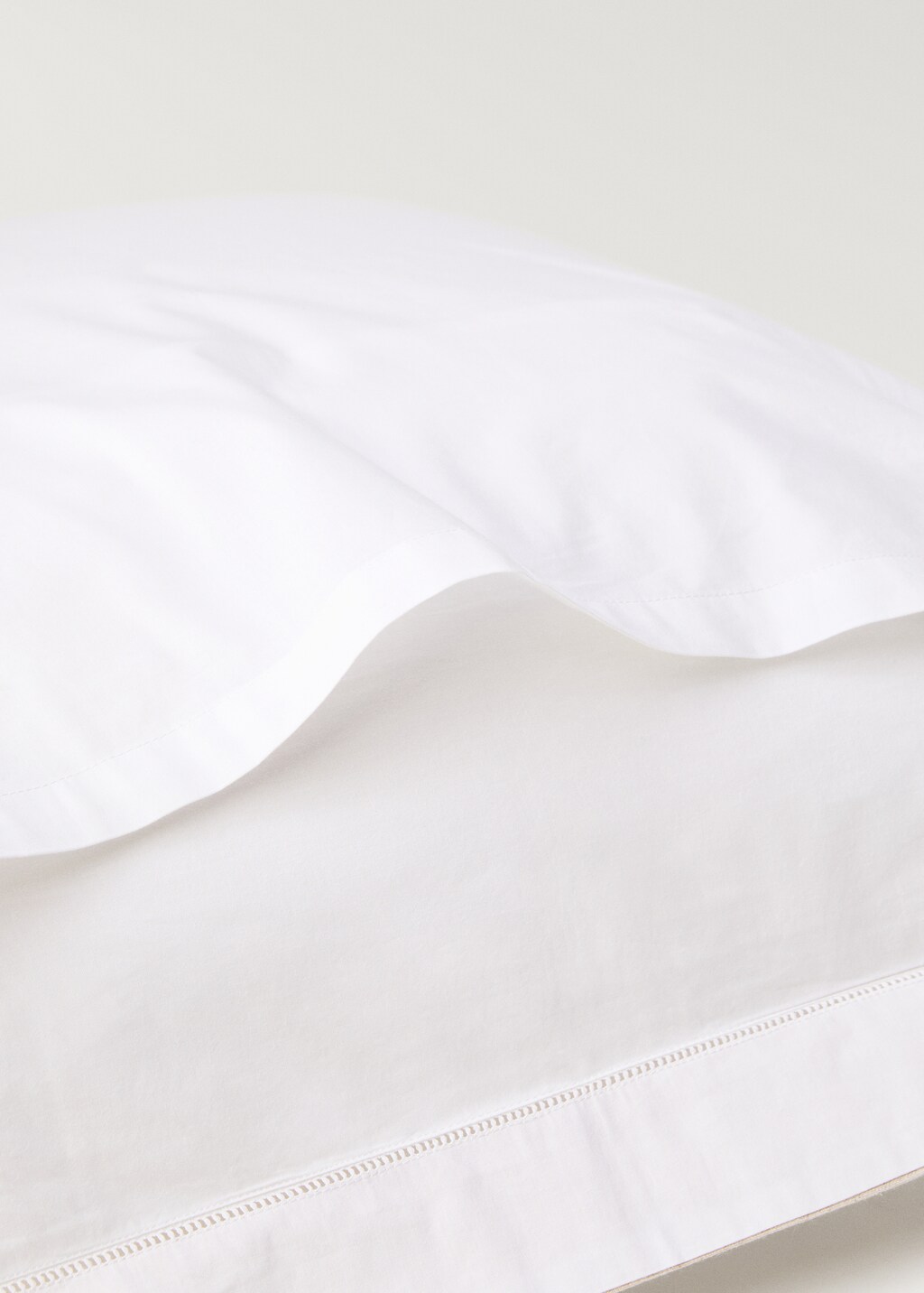 Cotton percale pillowcase with linen trim, 60x60 cm - White
