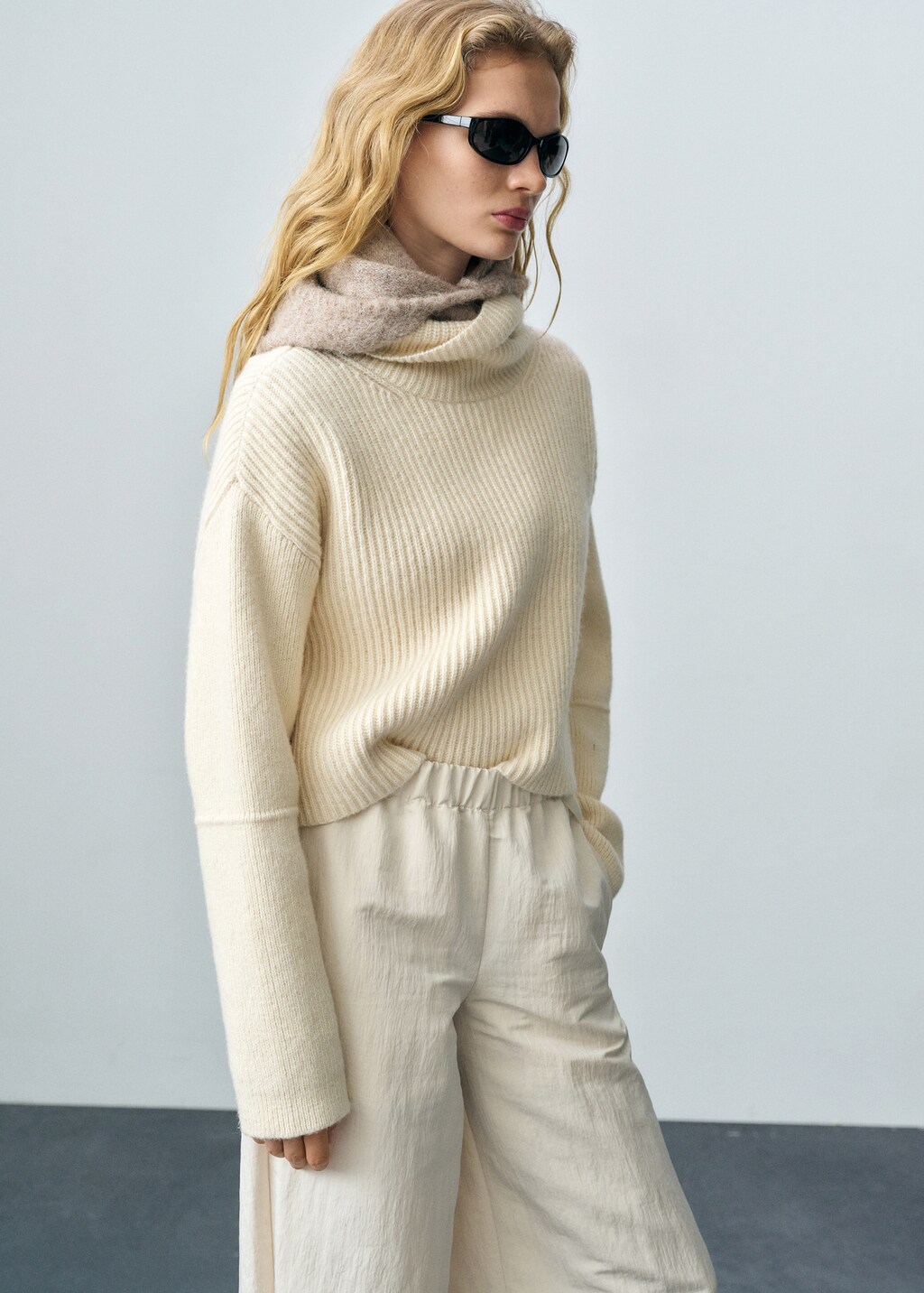 Wool blend turtleneck sweater - Ecru