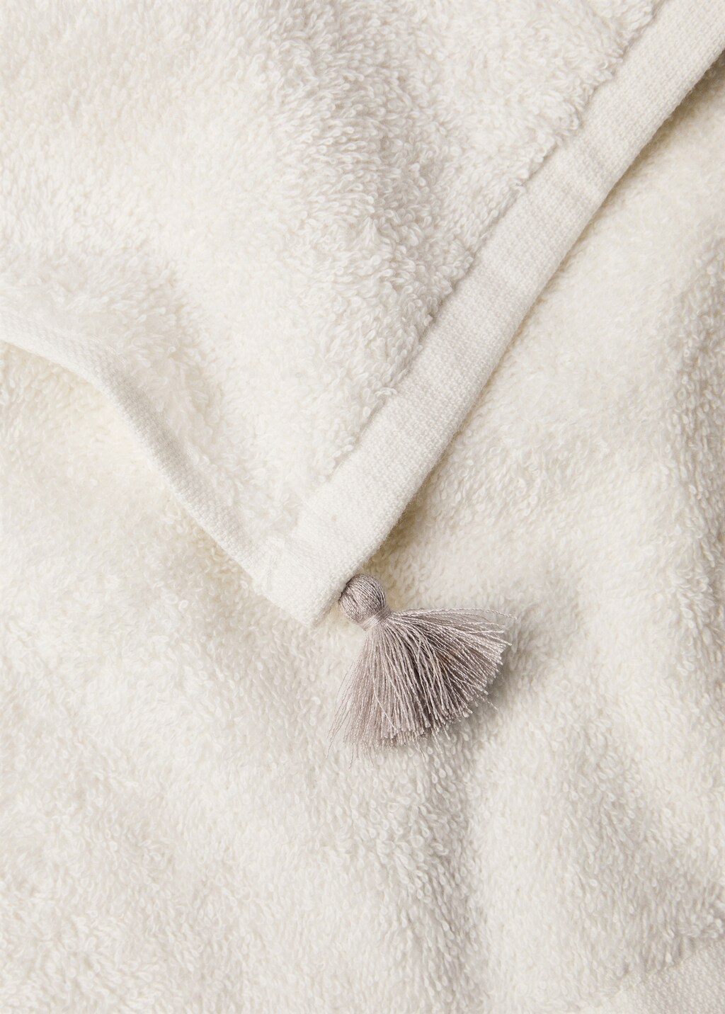 Contrasting pom-pom towel - White