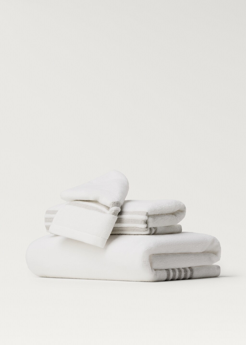 Linen bath towel with contrasting trim - Off White