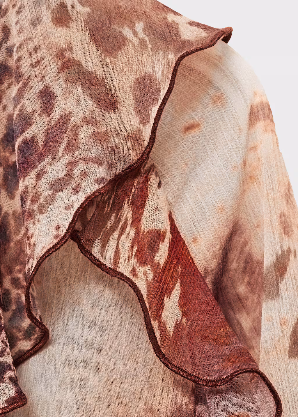 Printed blouse with ruffles and bow detail - Brown