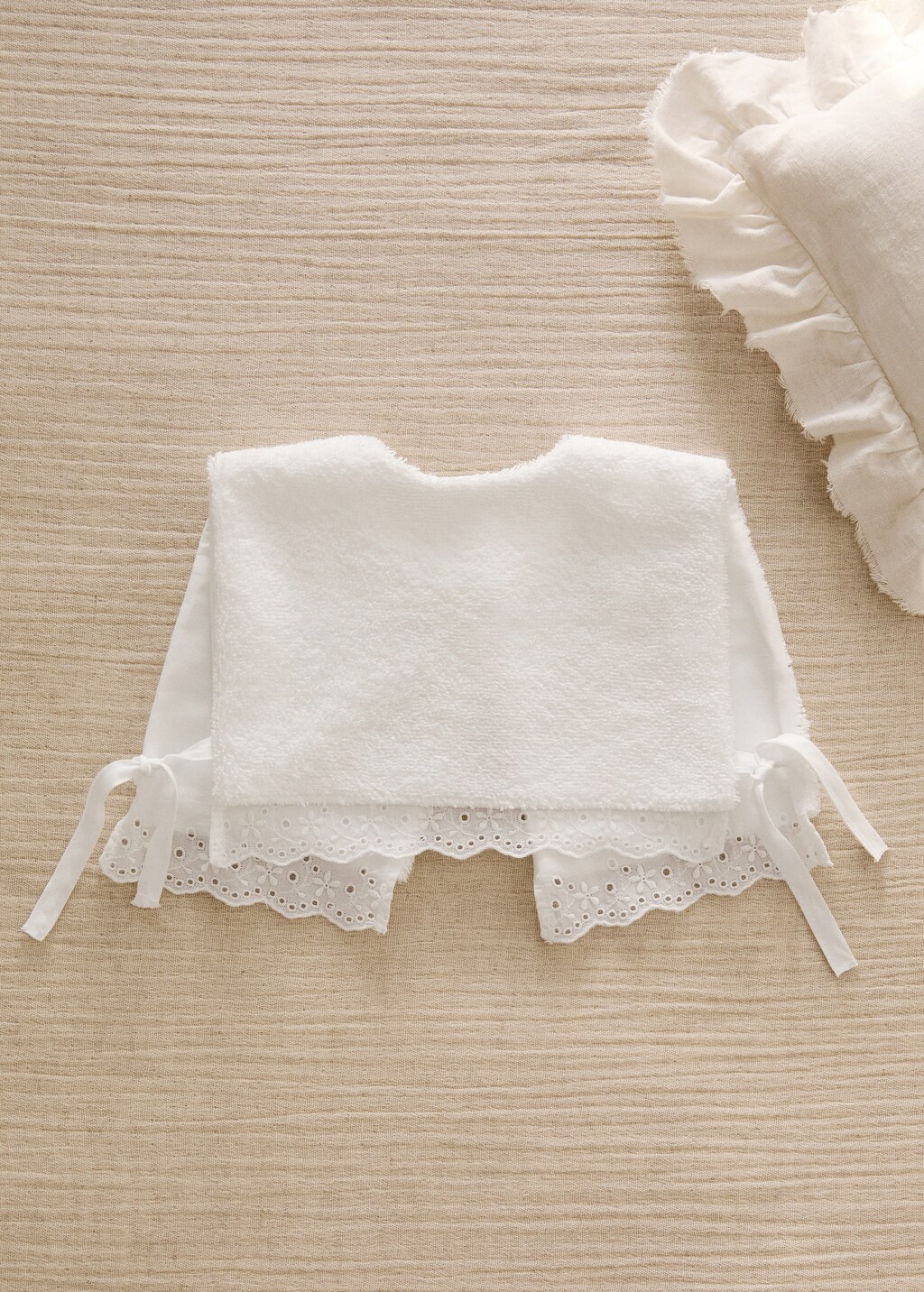 Terry cloth bib with embroidered details - White