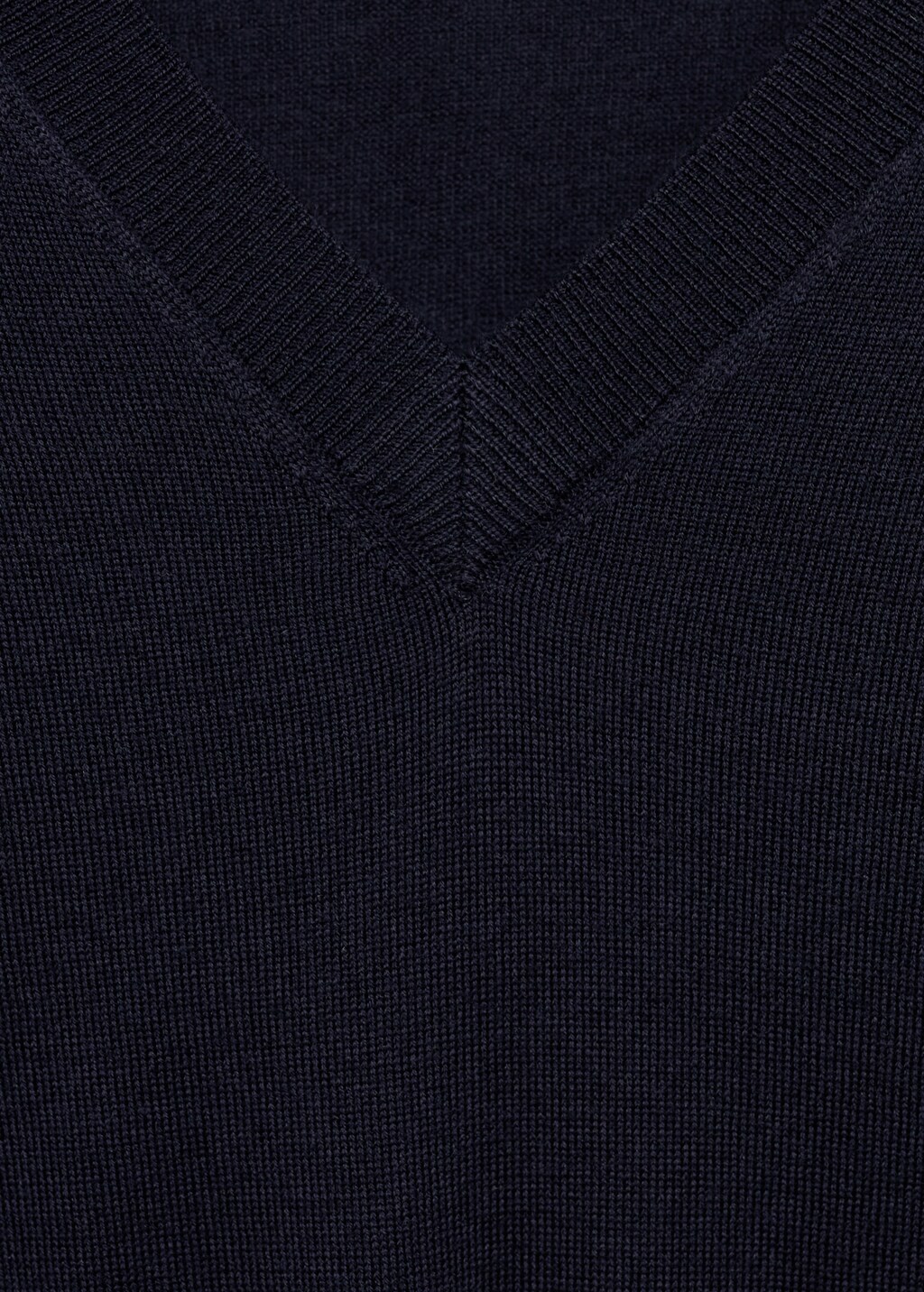 100% merino wool V-neck sweater - Black