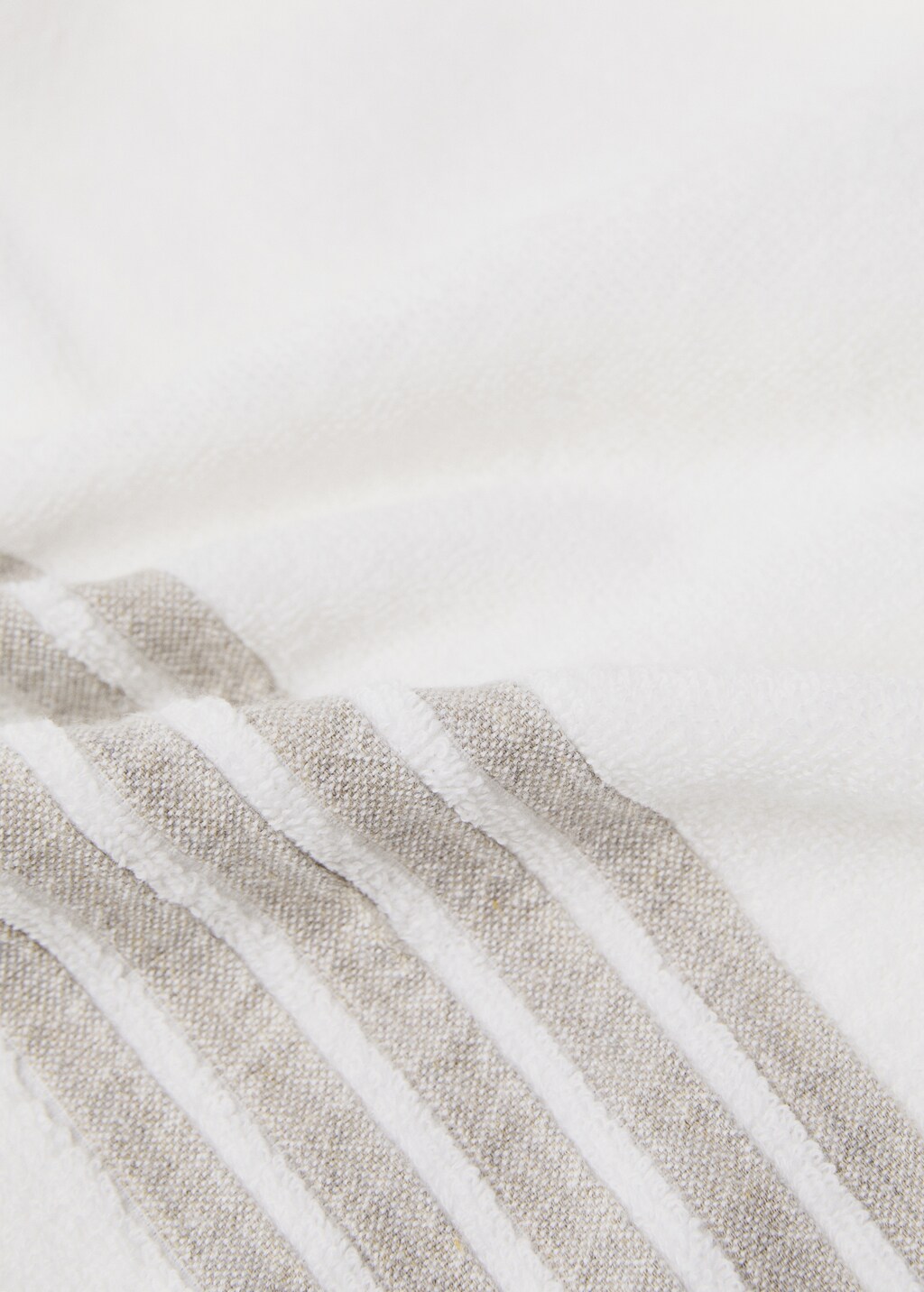 Linen bath towel with contrasting trim - Off White