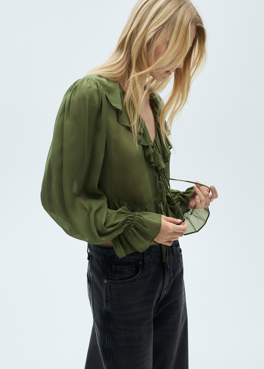 Ruffled blouse with bow closure - Ecru