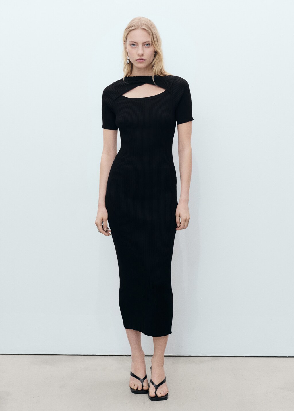 Ribbed midi-dress with slit neckline - Black