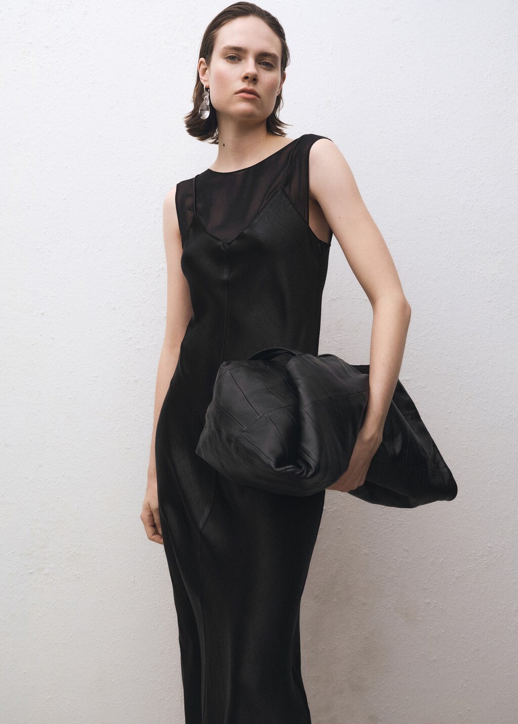 Contrasting satin dress - Black