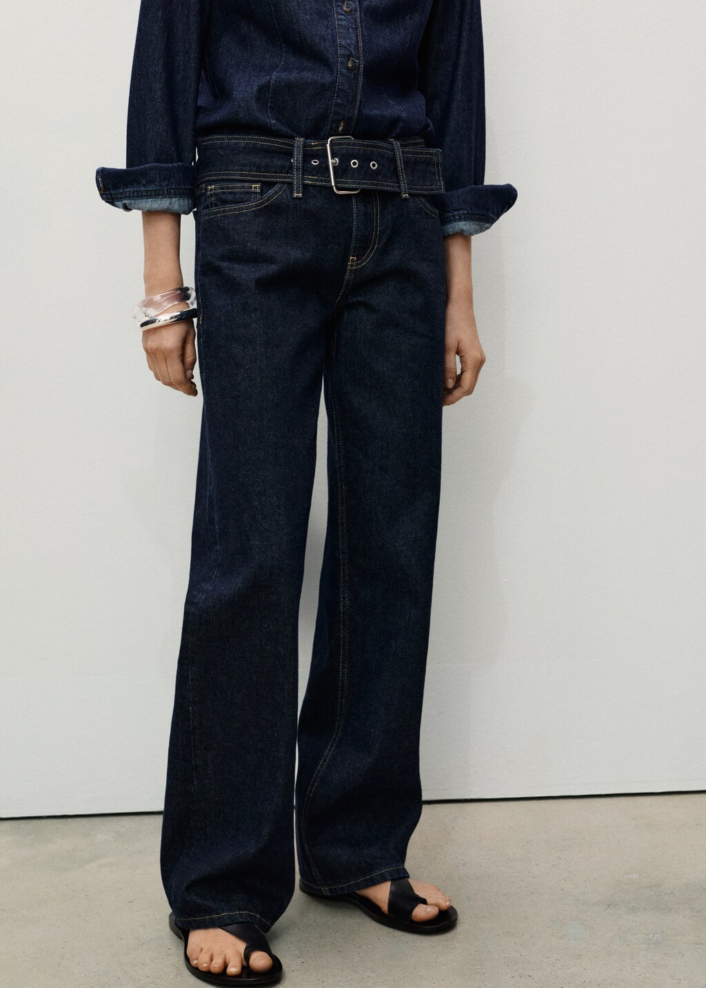 Low-rise straight jeans with belt - Open Blue