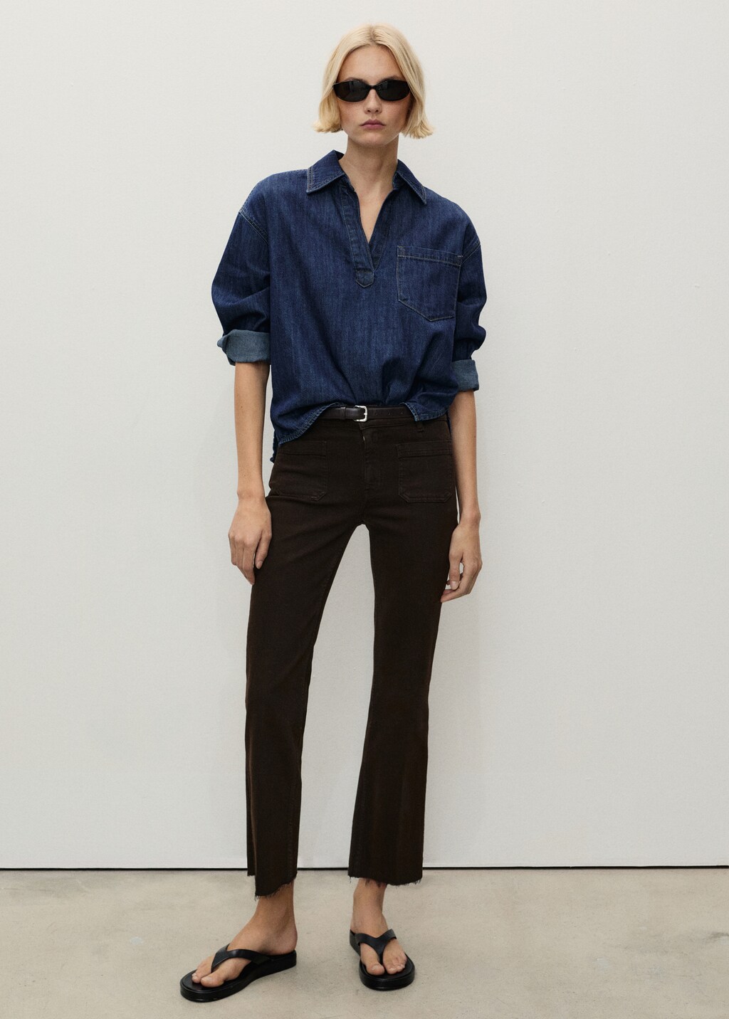 Flared cropped jeans with pockets - Black denim