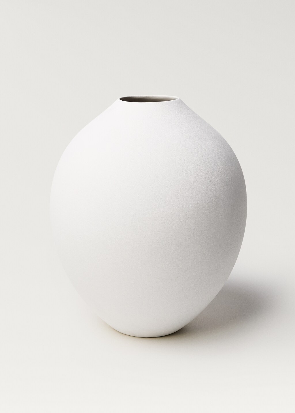 Large matte finish earthenware vase - White