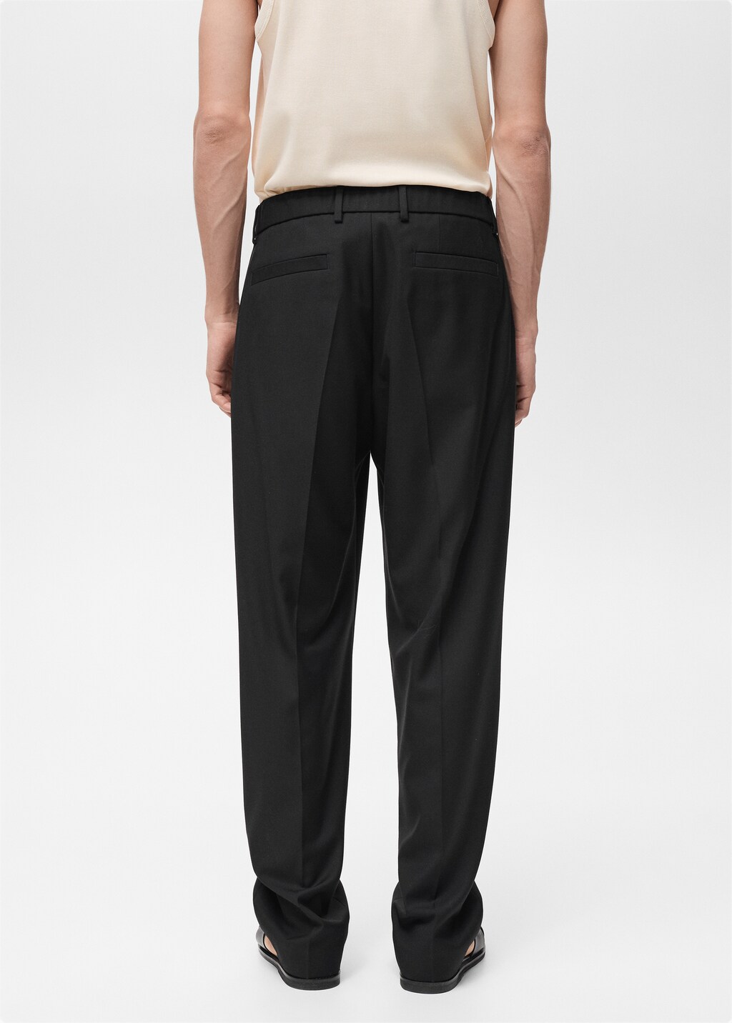 Relaxed-fit suit trousers with pleats - Black