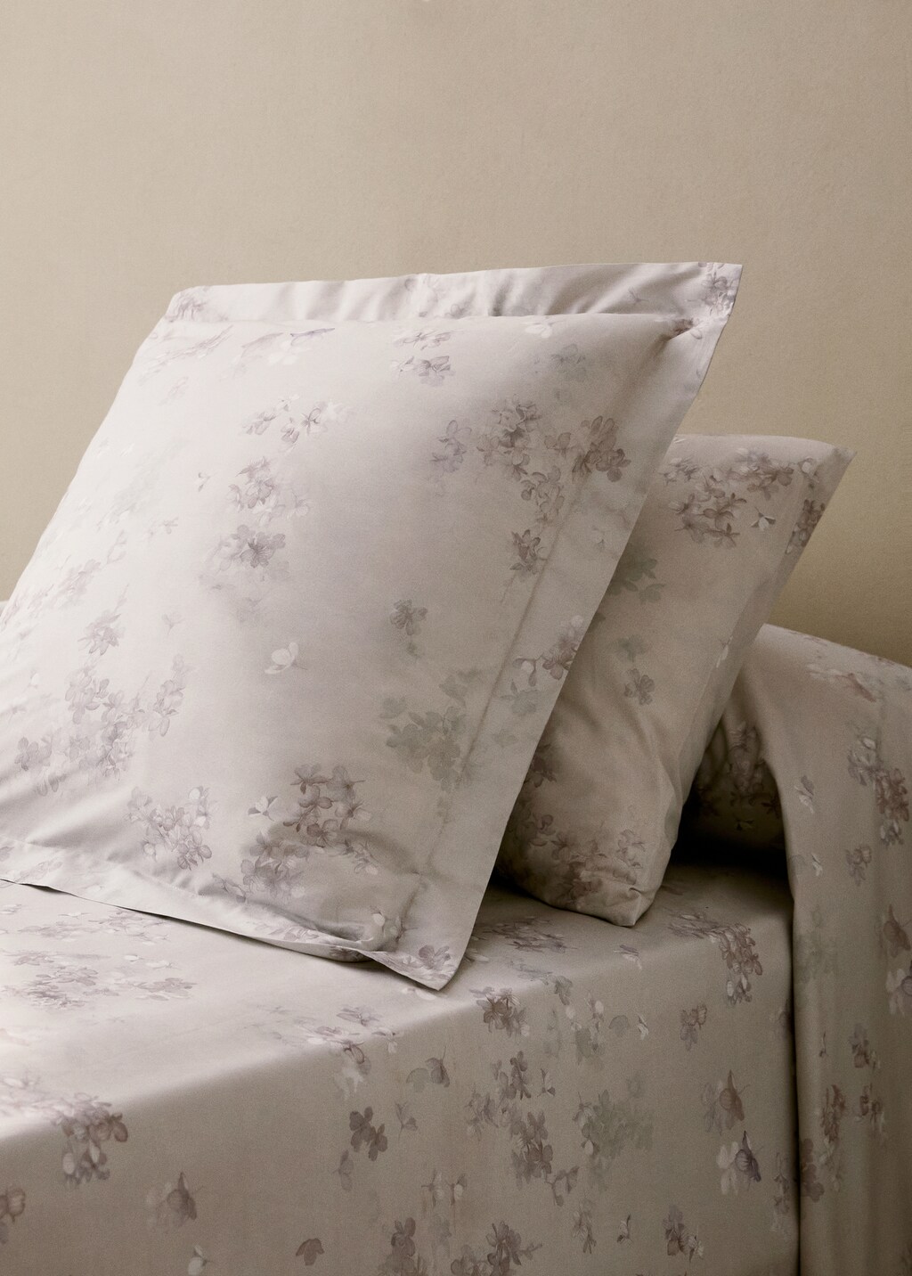 Cotton percale pillowcase with romantic floral print, 60x60 cm - Forest Green