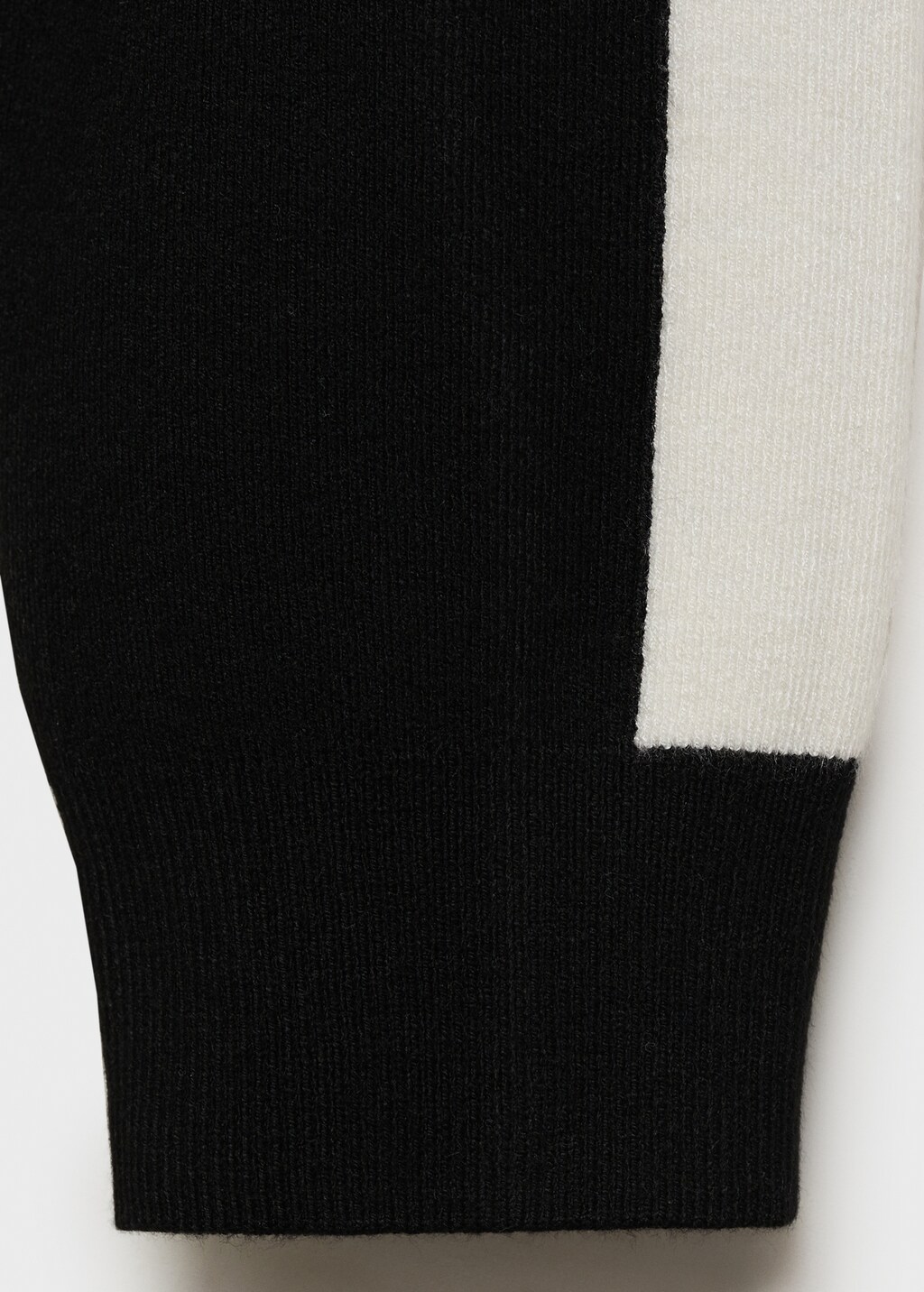 Contrasting stripe knitted sweater - Black
