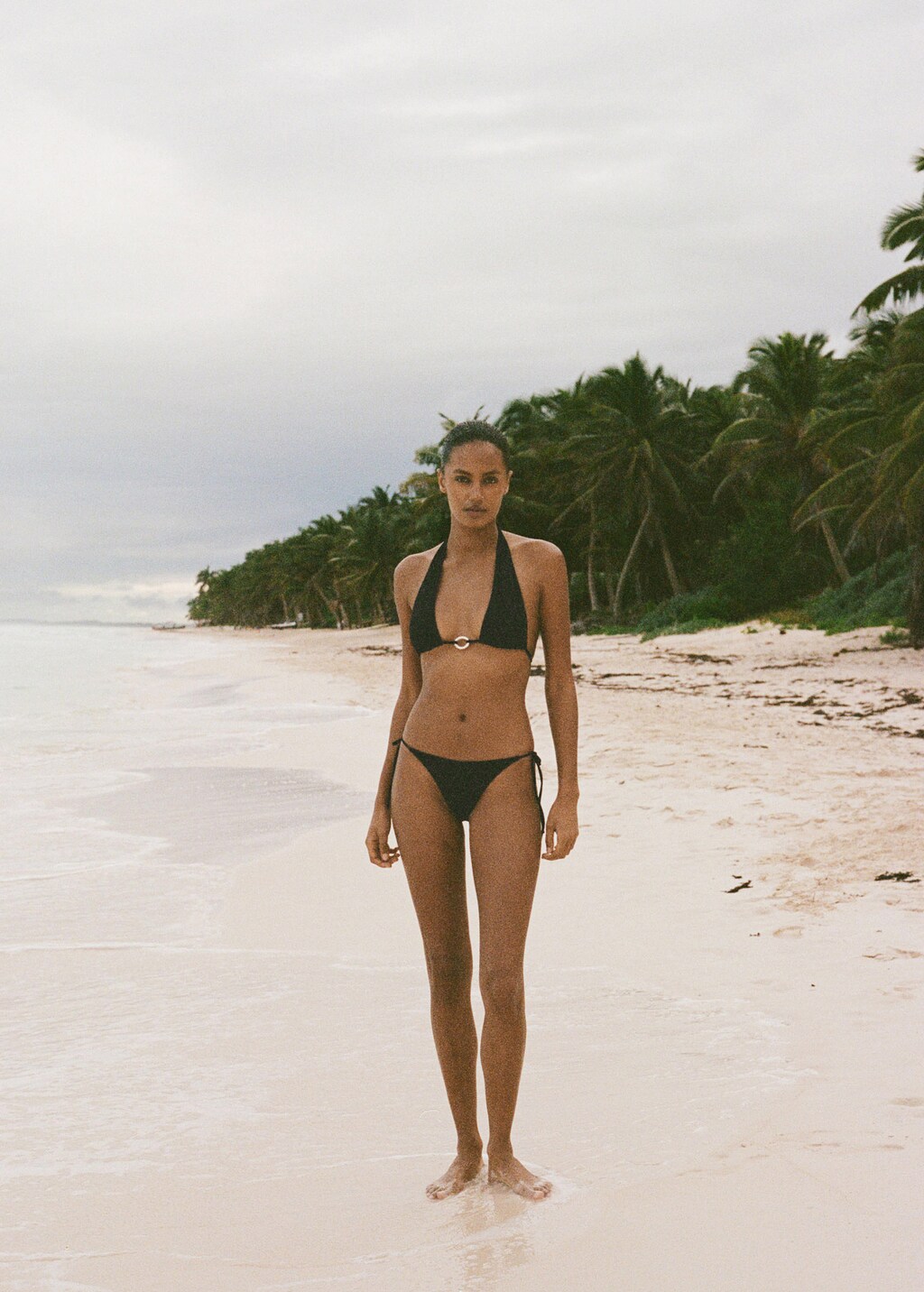 Bikini top with decorative ring - Black