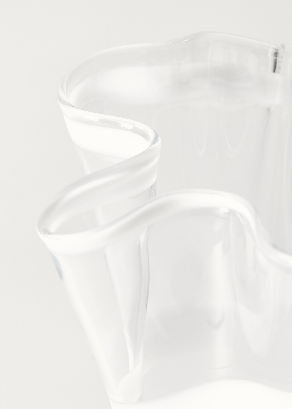 Striped hand-blown glass vase - White