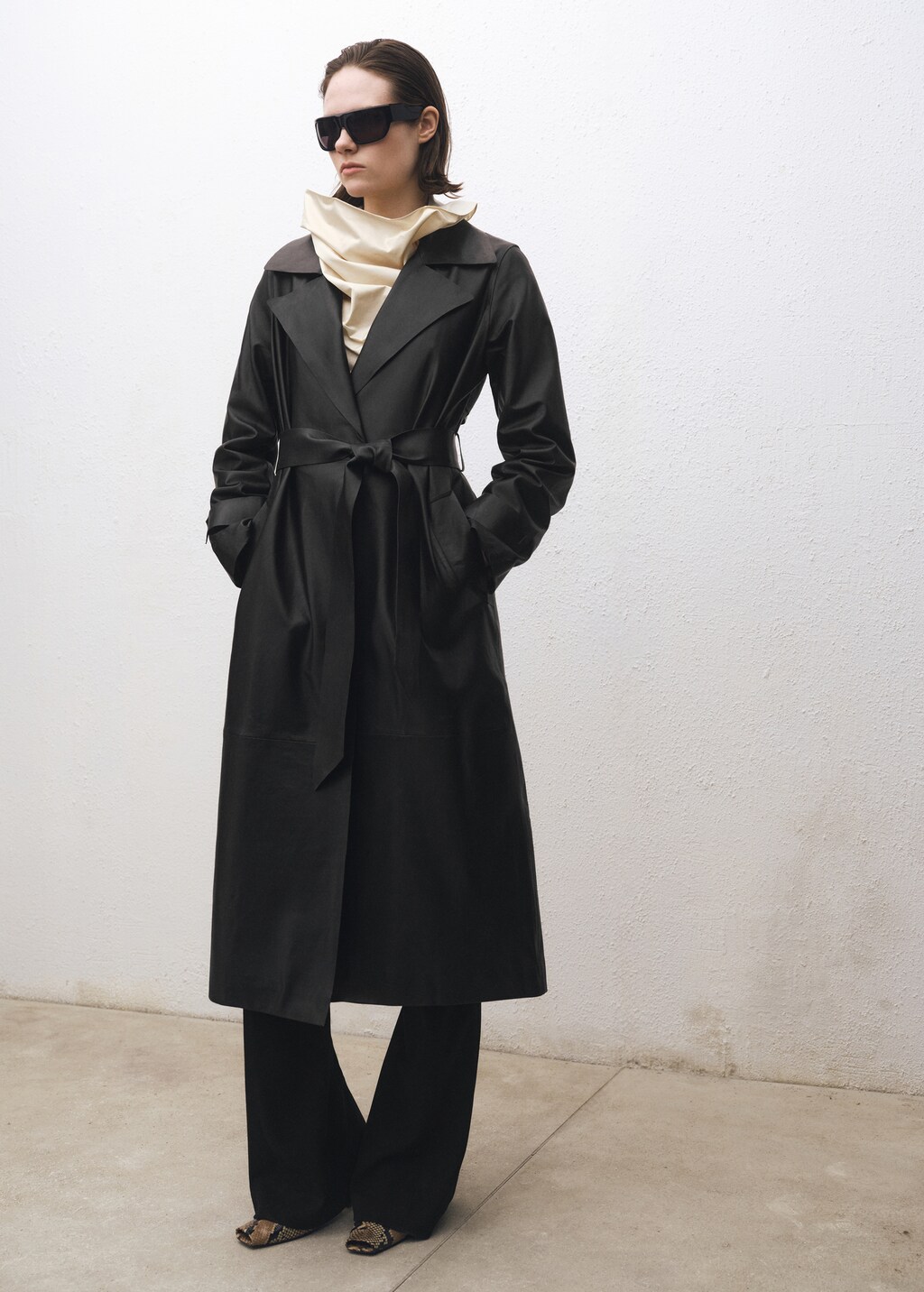 Leather trench coat with belt - Black