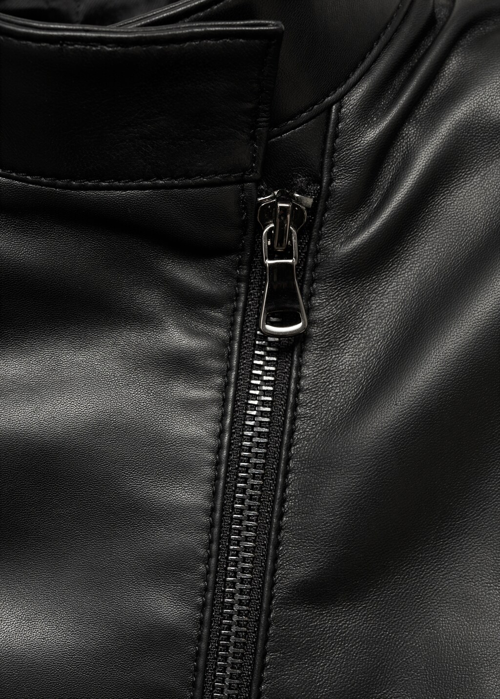 Fitted leather jacket with zip - Black