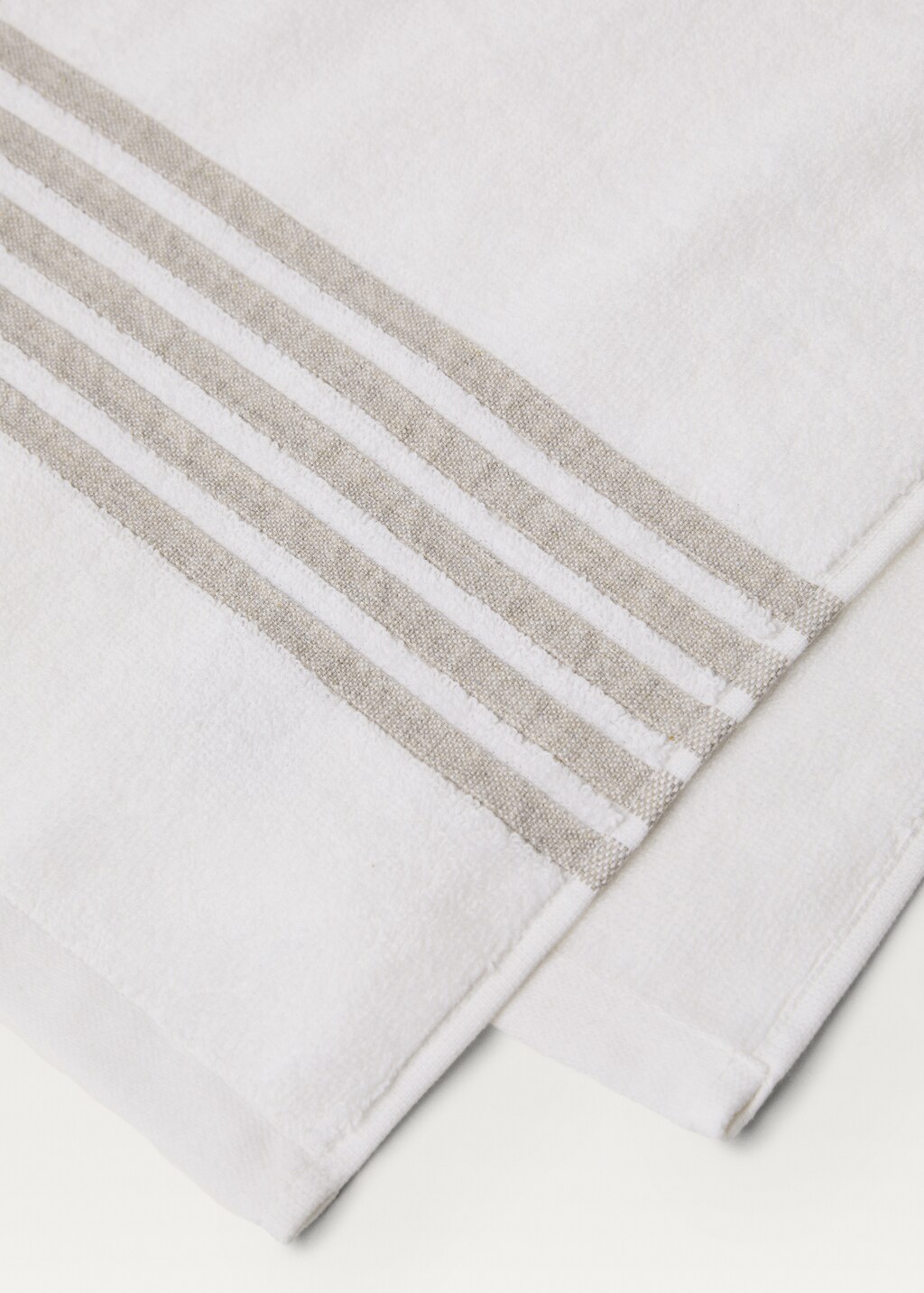 Bath towel with contrasting trim - Off White