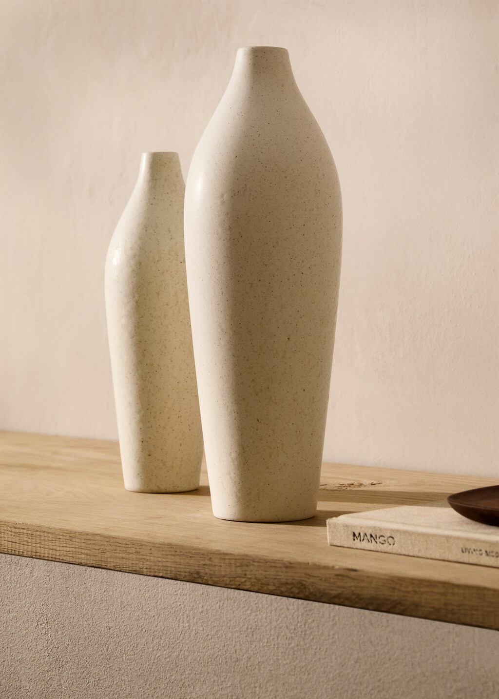 Medium elongated design earthenware vase - Off White