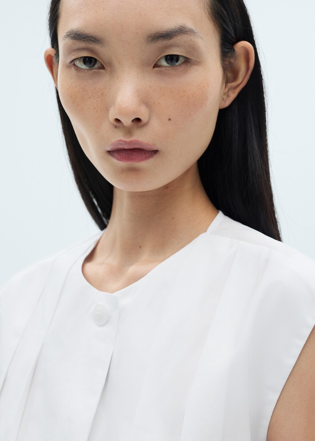 Pleated blouse with belt - White