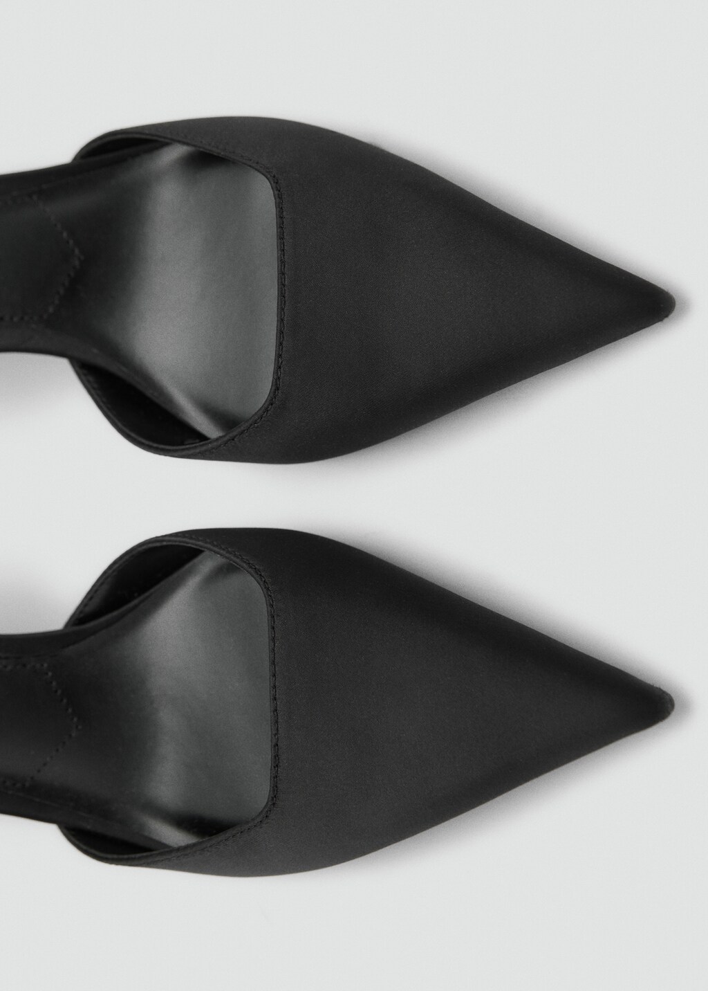 High-heeled shoes with straps - Black