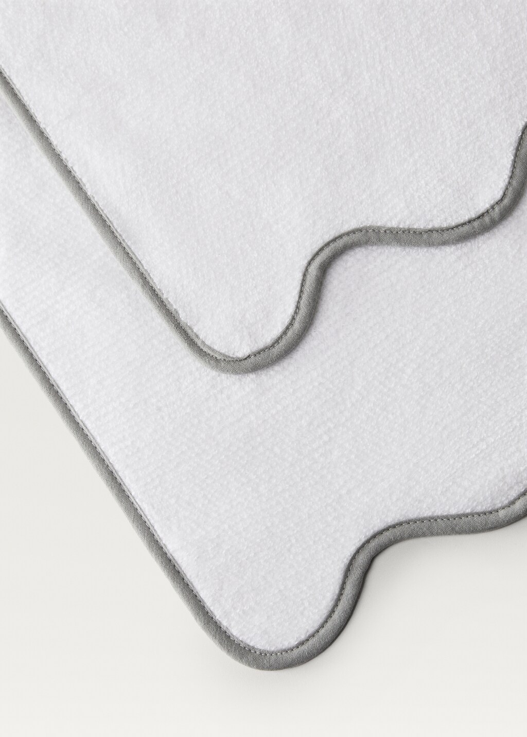 Bath towel with rice-stitch and waves - White