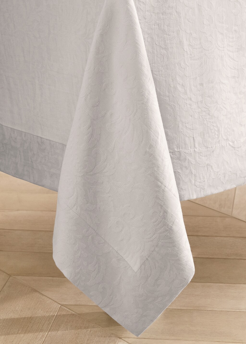 Round cotton jacquard floral tablecloth for 4 to 6 diners - White
