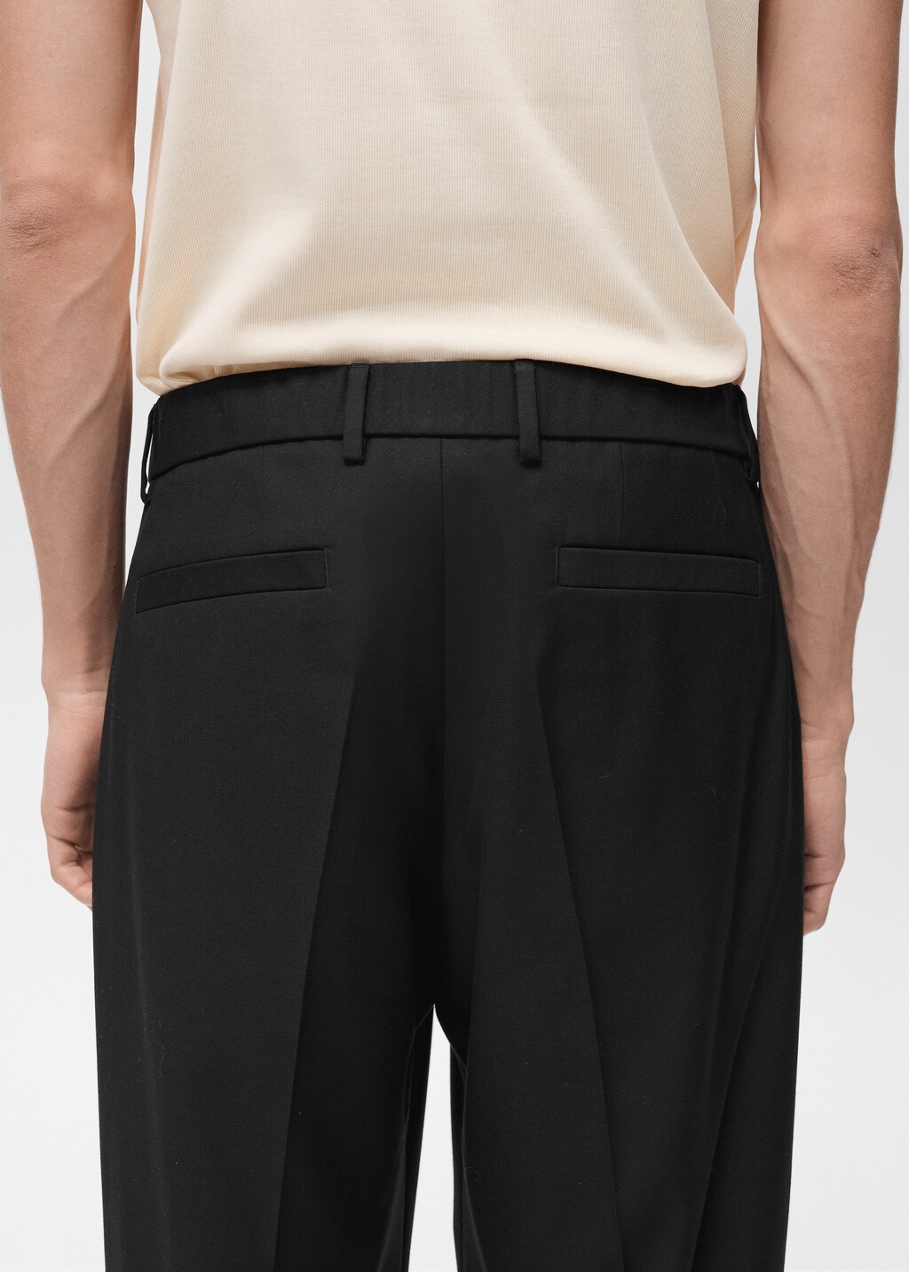 Relaxed-fit suit trousers with pleats - Black