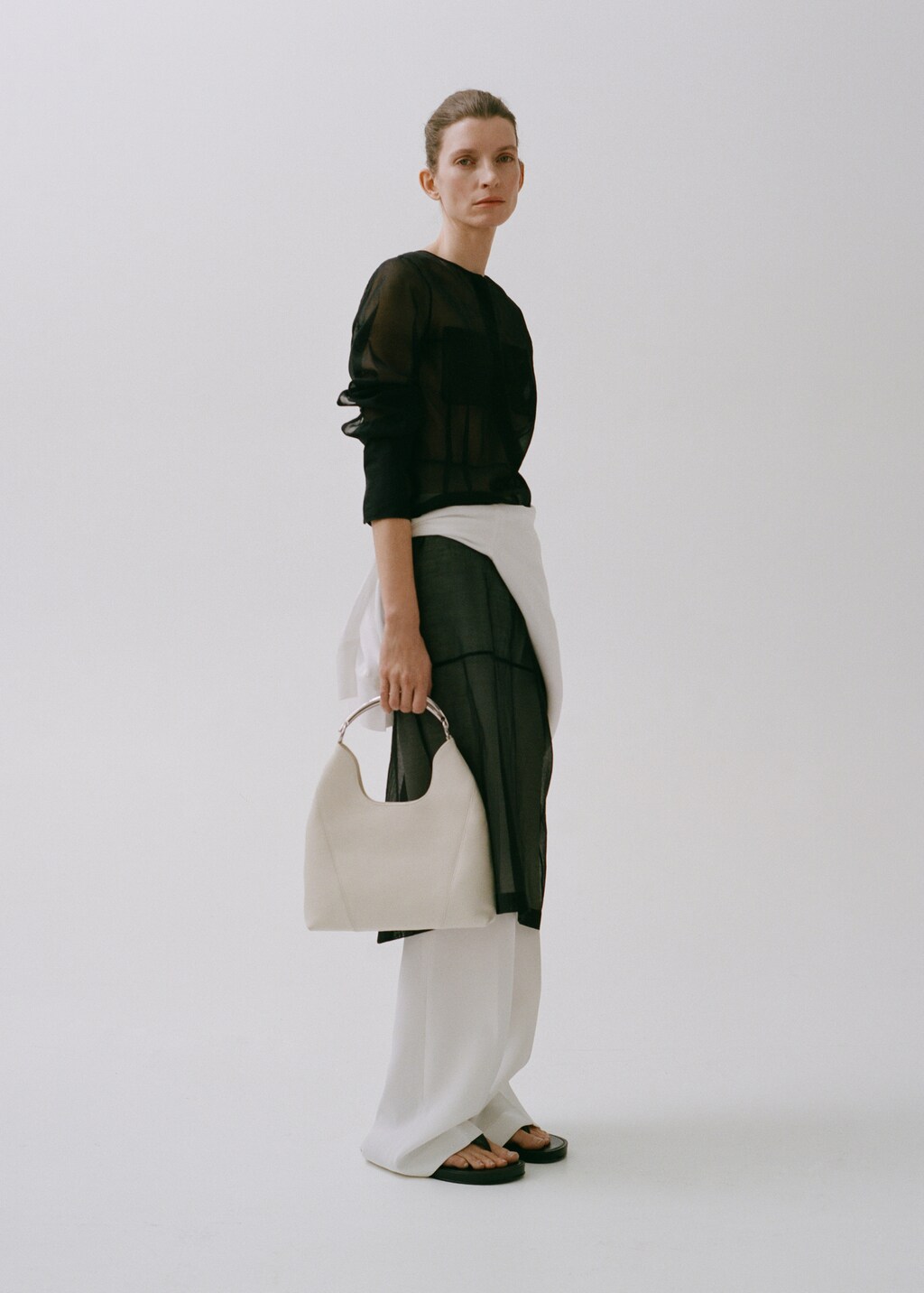 Leather shoulder bag with metal handle - White