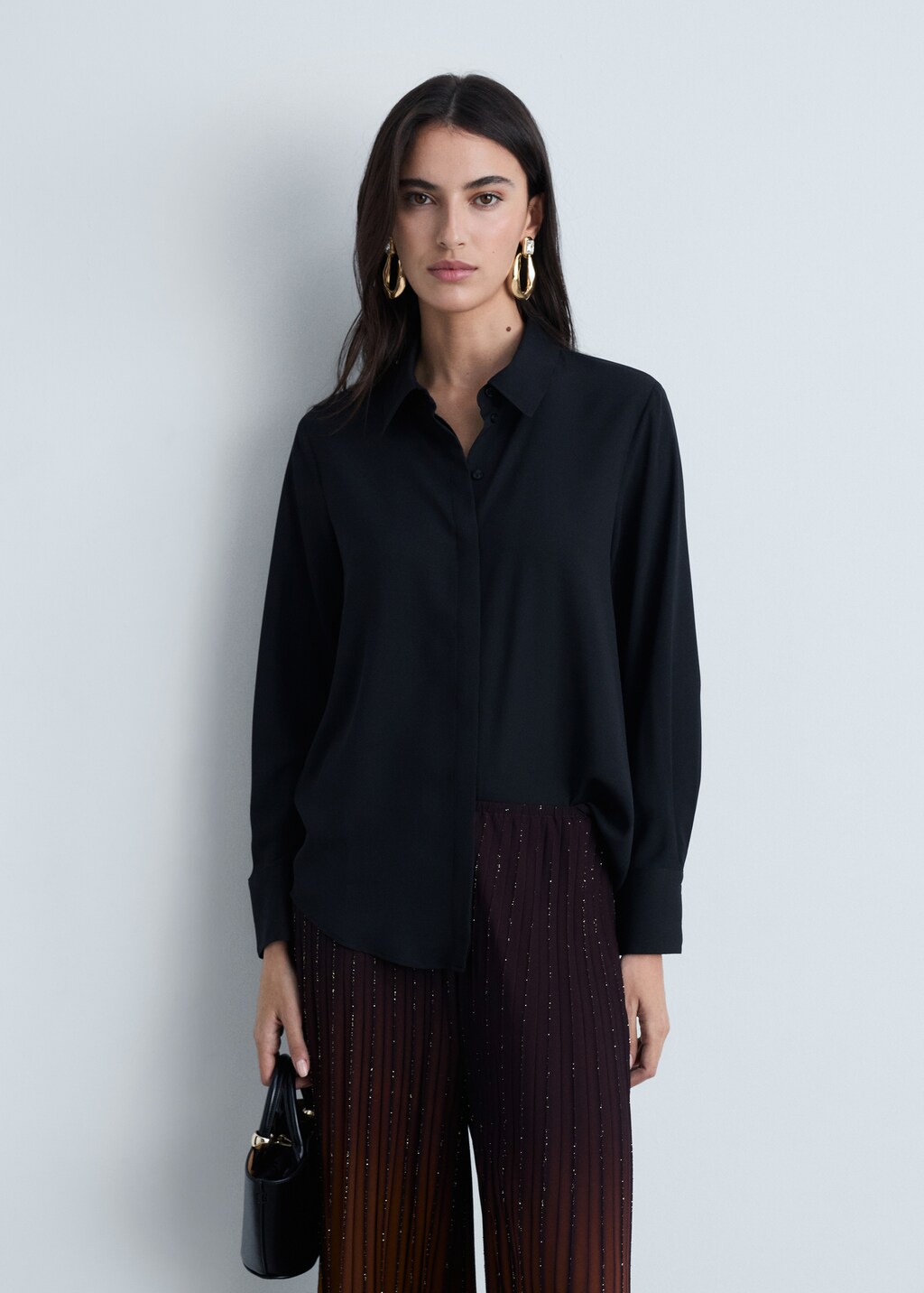 Pleated trousers with a shiny finish - Coffee