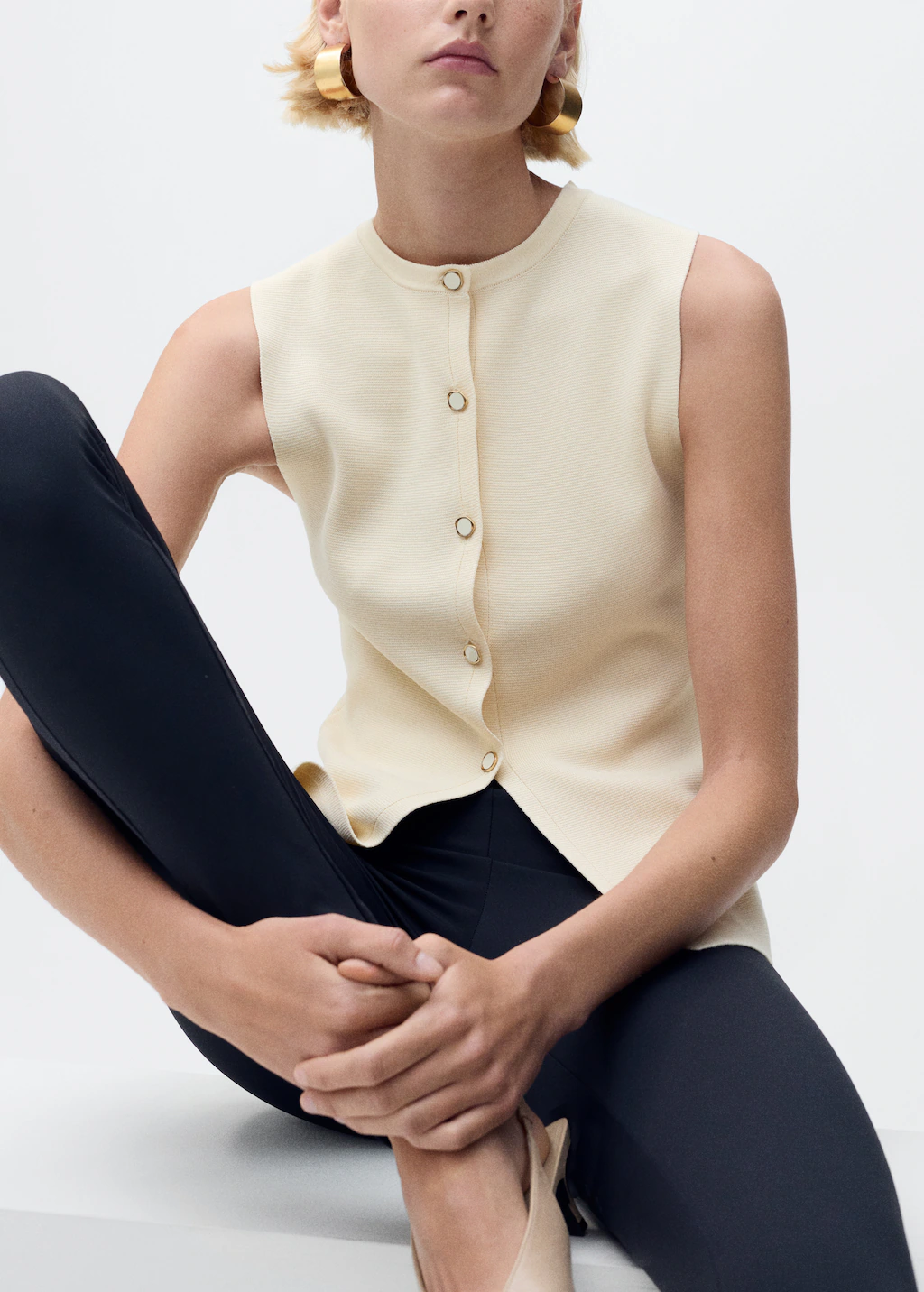 Fine-knit waistcoat with buttons - Chocolate