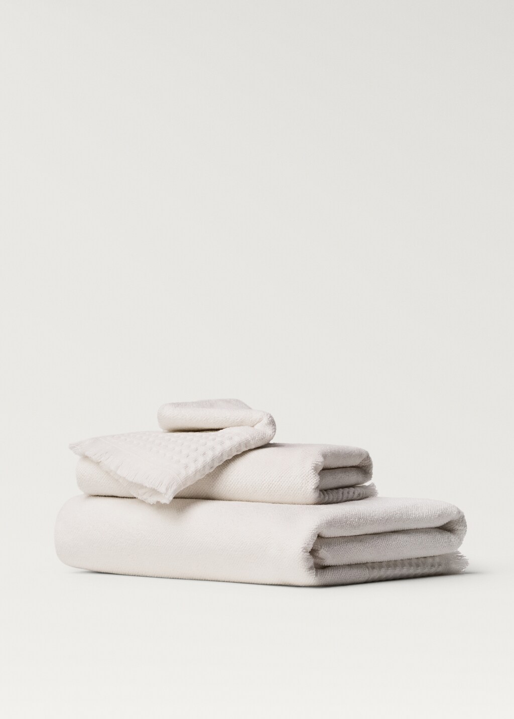 Bath towel with waffle trim and fringe - Off White