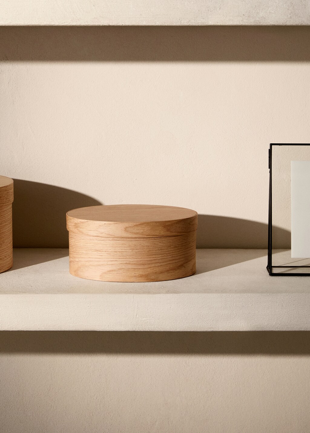 Small oval wooden box - Brown