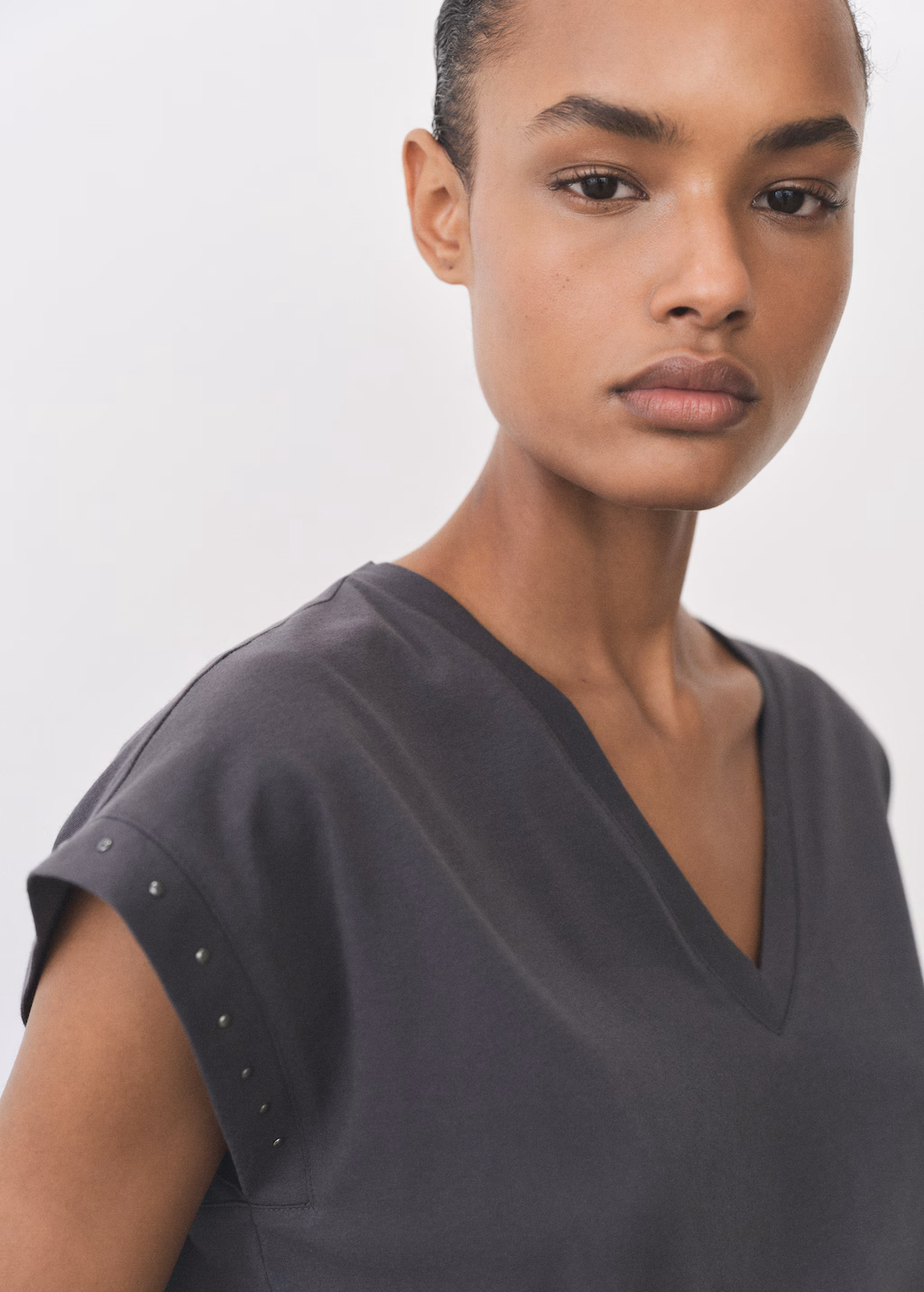 Studded V-neck t-shirt - White