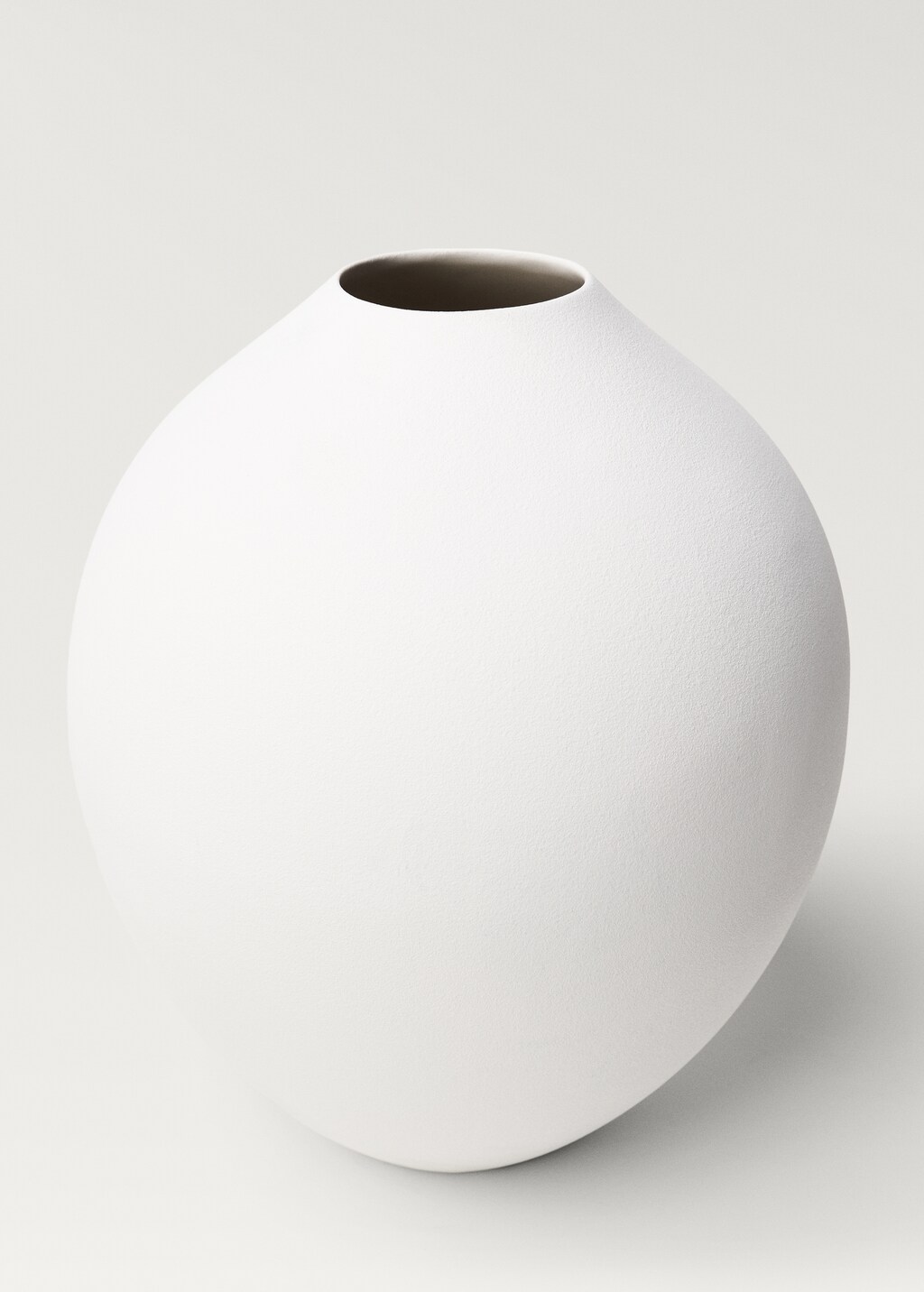 Large matte finish earthenware vase - White