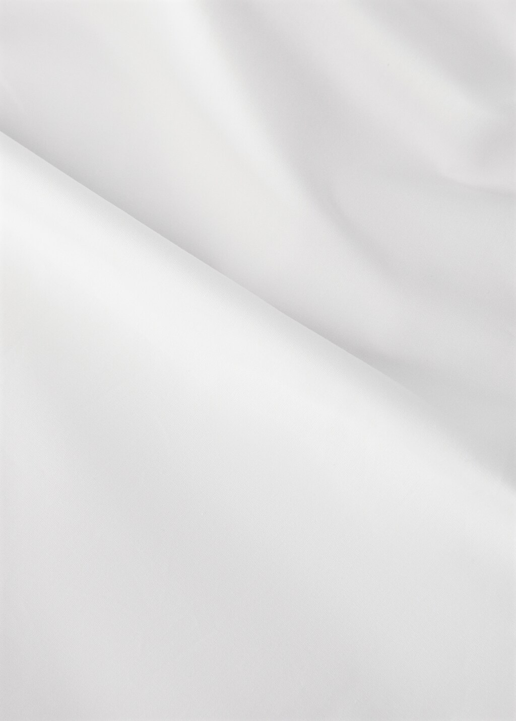 500-thread count cotton percale fitted sheet with rounded piping detail for 180cm bed - White