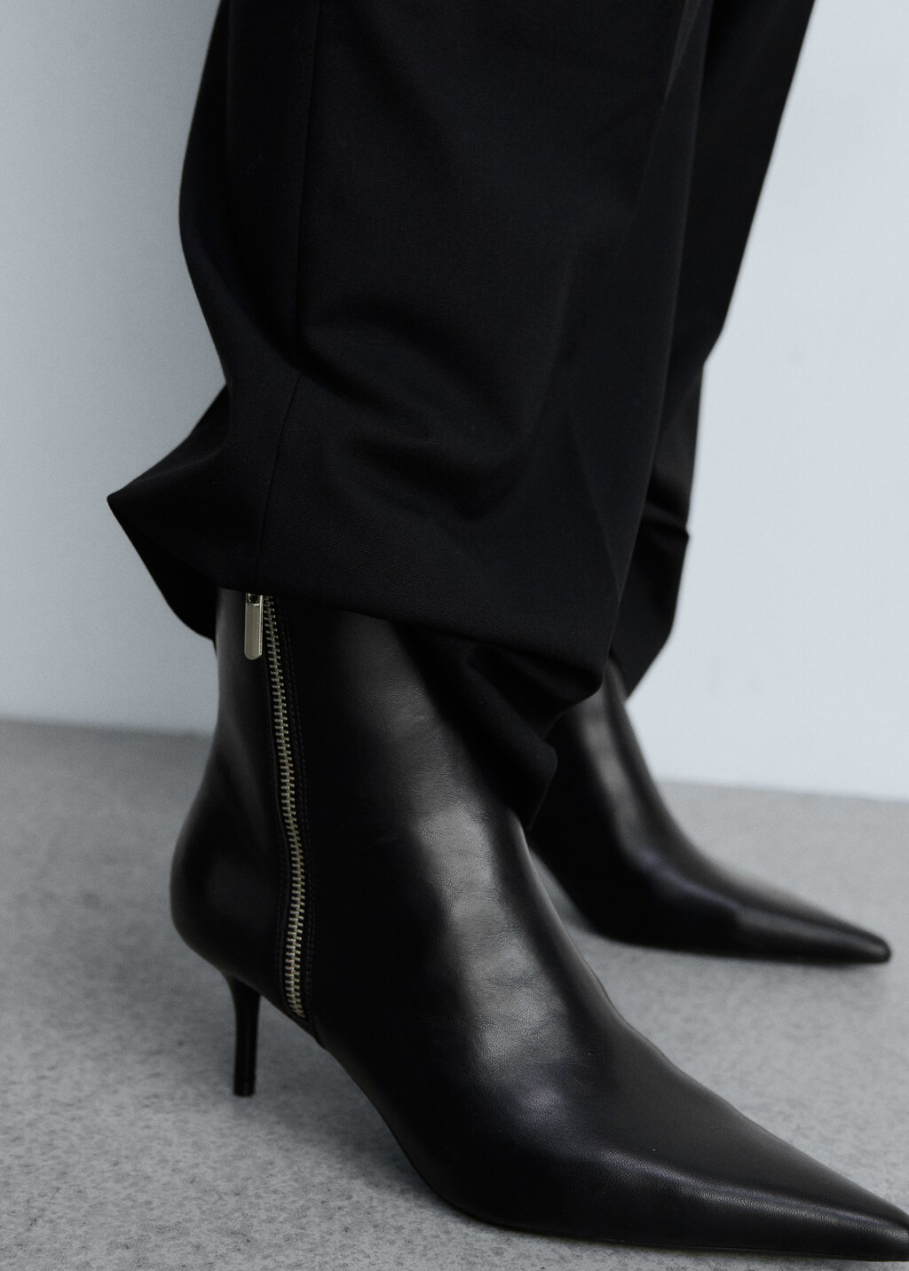 Pointed boots with zip - Black