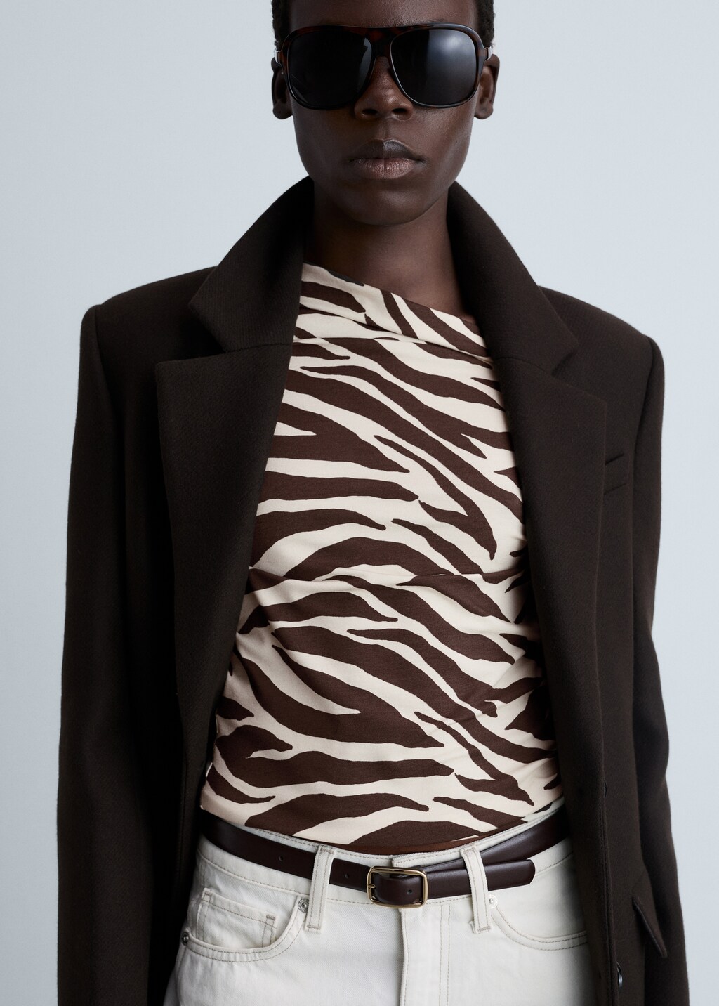 Zebra-print asymmetrical-neck t-shirt - Brown